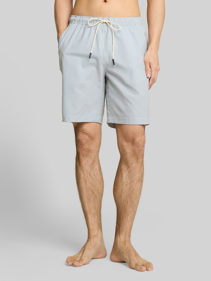 Seersucker Badeshorts mit Streifenmuster von Men, blue beige vertical stripe