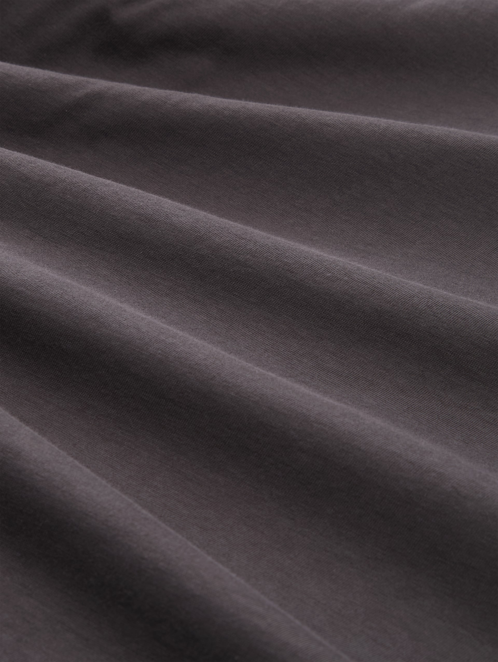 T-Shirt aus Baumwolle mit Logo-Badge - Tarmac Grey - Material-Ansicht
