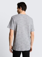 T-shirt à texture gaufrée - white grey waffle inject - Découpe Vue arrière du modèle
