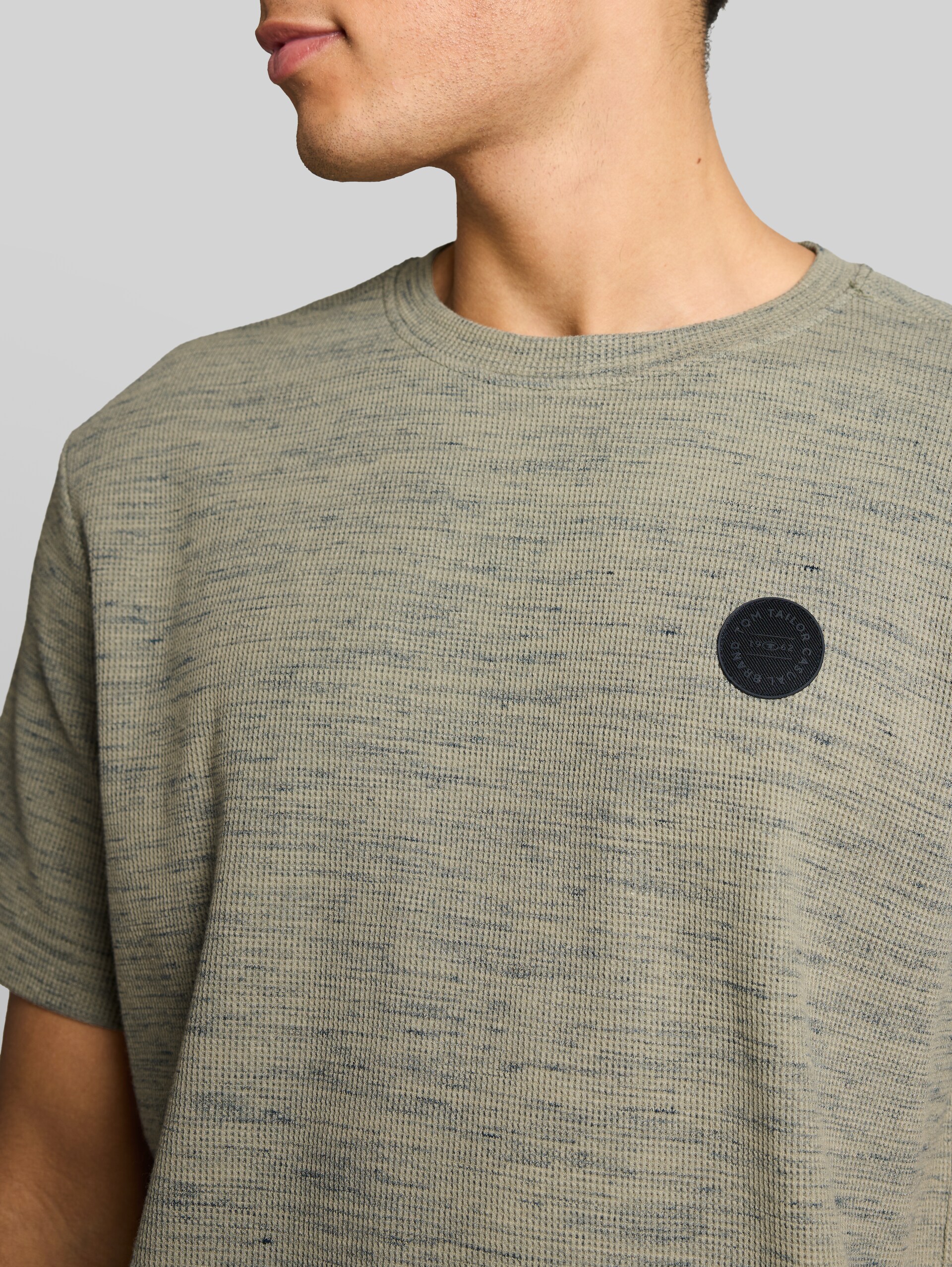 T-shirt with waffle texture - olive grey waffle inject - Detail model view