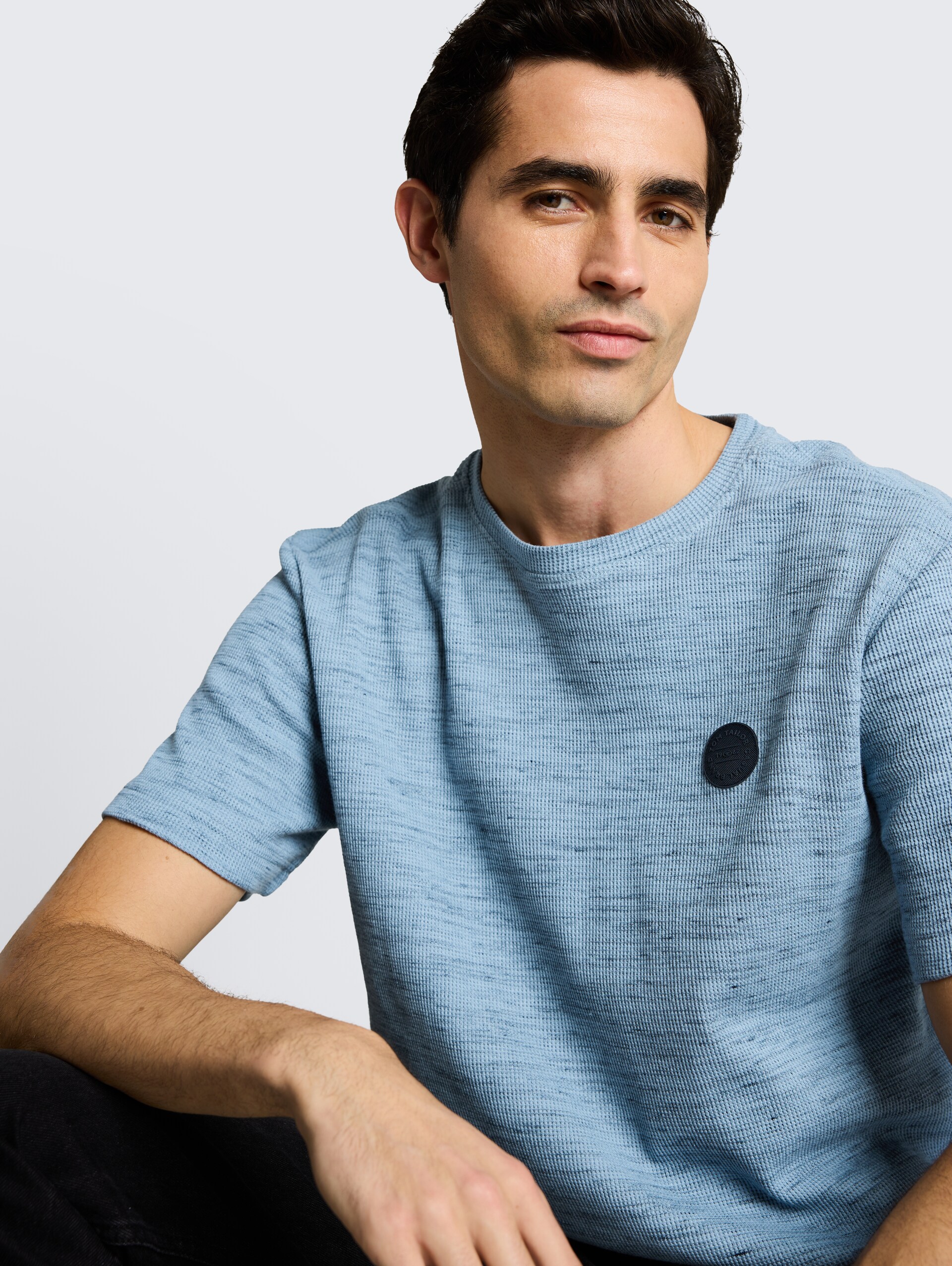 T-Shirt mit Waffelstruktur - blue grey waffle inject - Detail-Model-Ansicht