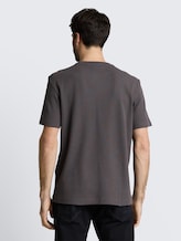 T-shirt à texture gaufrée - grey orange waffle inject - Découpe Vue arrière du modèle