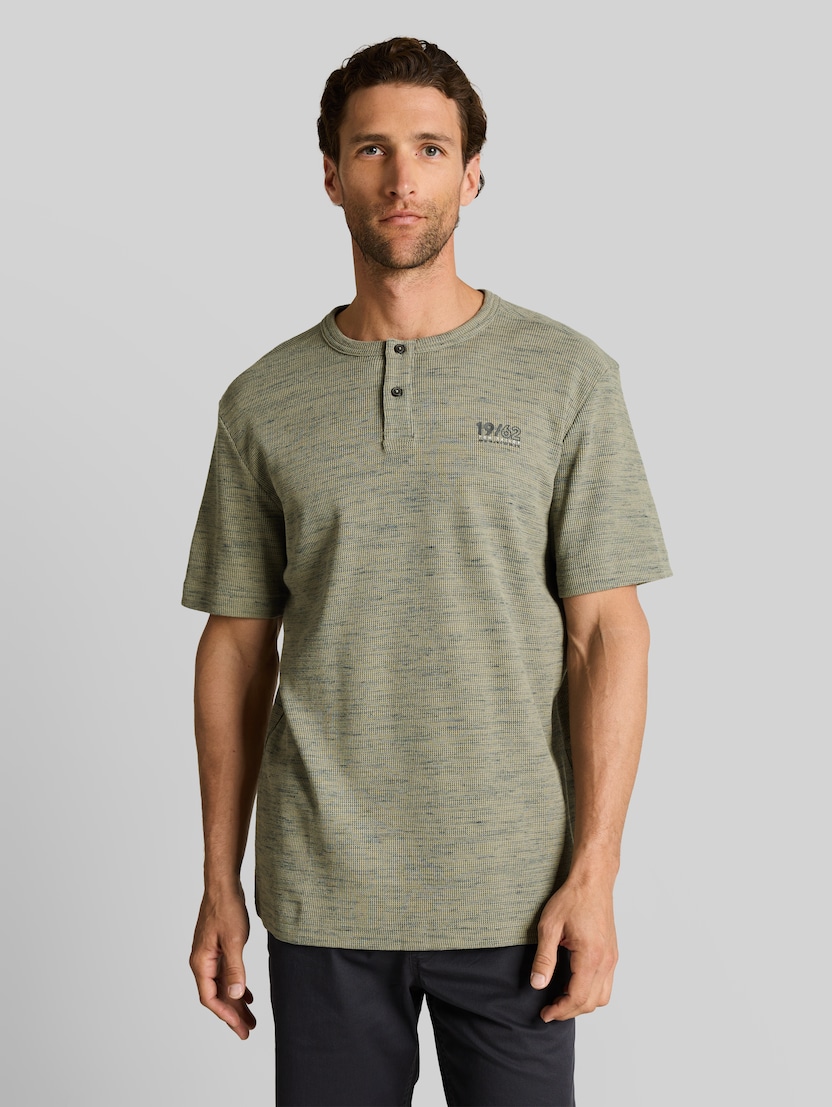Henley T-Shirt in Melange-Optik von Men, olive grey waffle inject