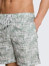 Badeshorts mit Muster - sea spray stripy palm print - Detail-Model-Ansicht
