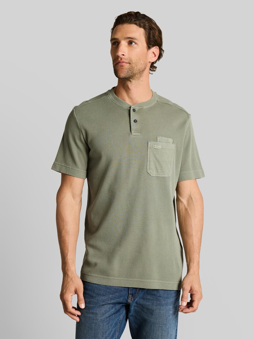Henley T-Shirt mit Brusttasche von Men, Greyish Shadow Olive