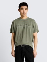 T-shirt à texture gaufrée - Greyish Shadow Olive - Découpe Vue de face du modèle