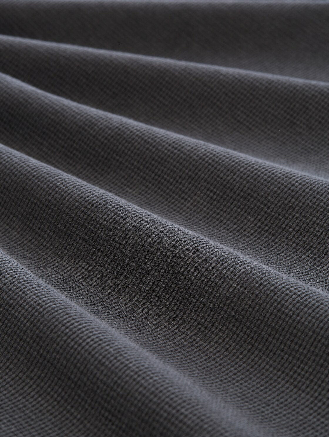 T-Shirt mit Waffelstruktur - Tarmac Grey - Material-Ansicht