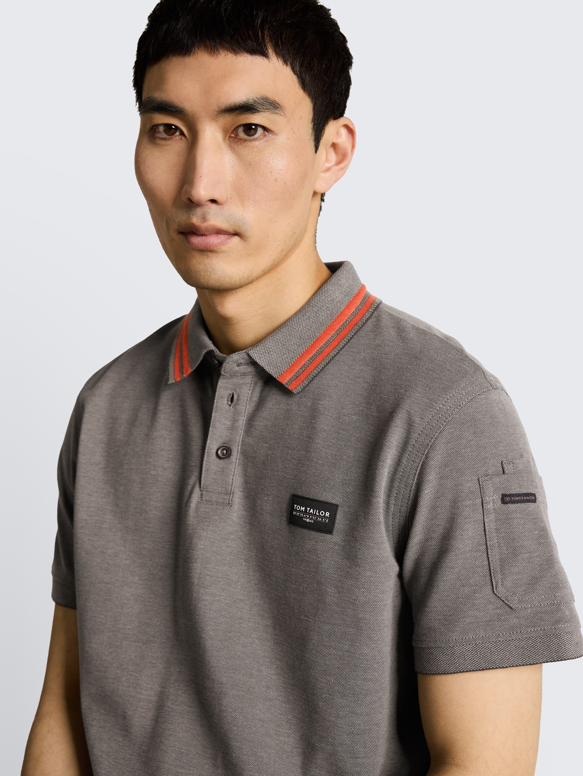 Poloshirt mit Ärmeltasche - olive green grey two tone