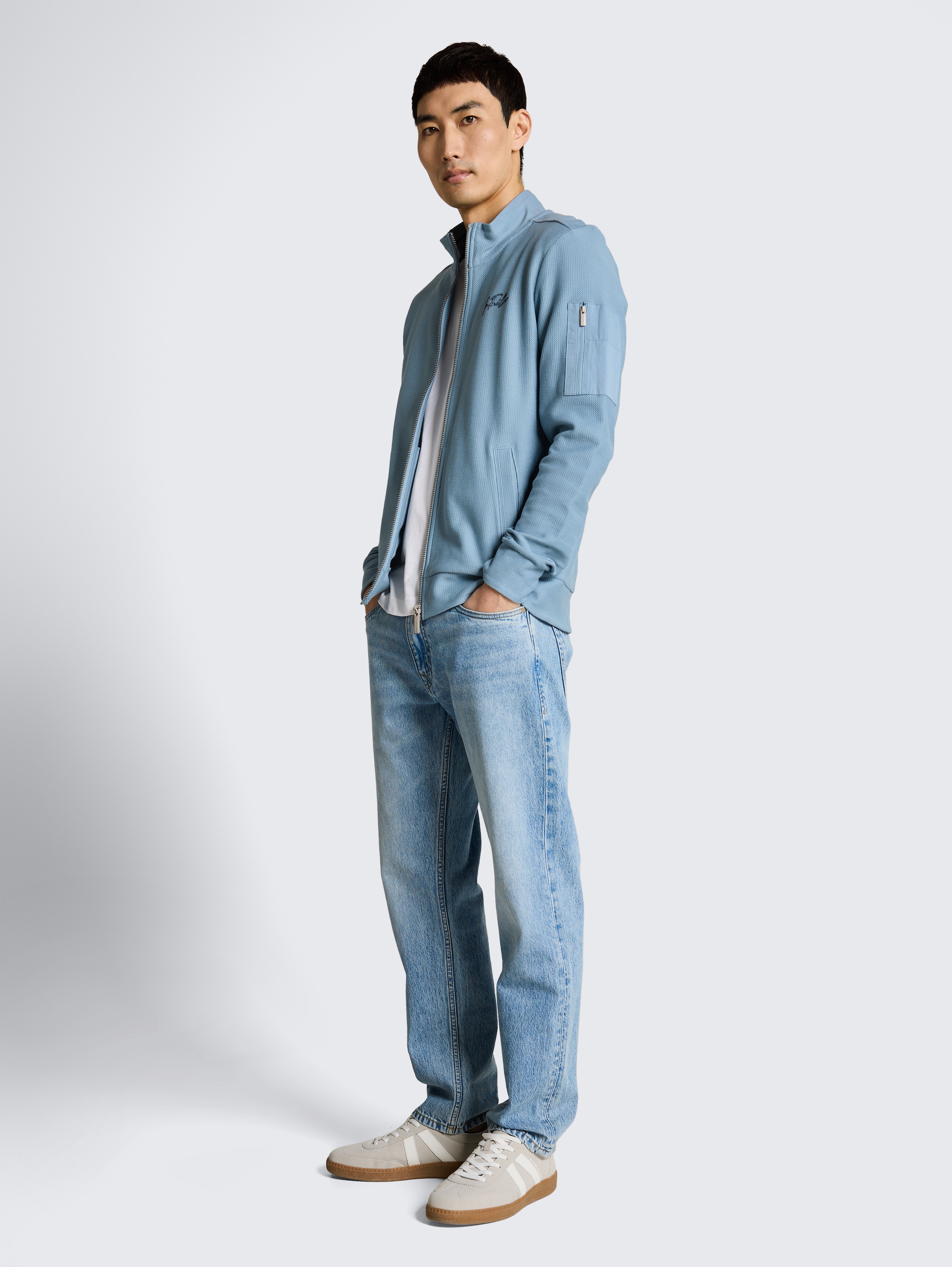 Veste sweat à col montant - mountain spring blue - Vue de face du modèle