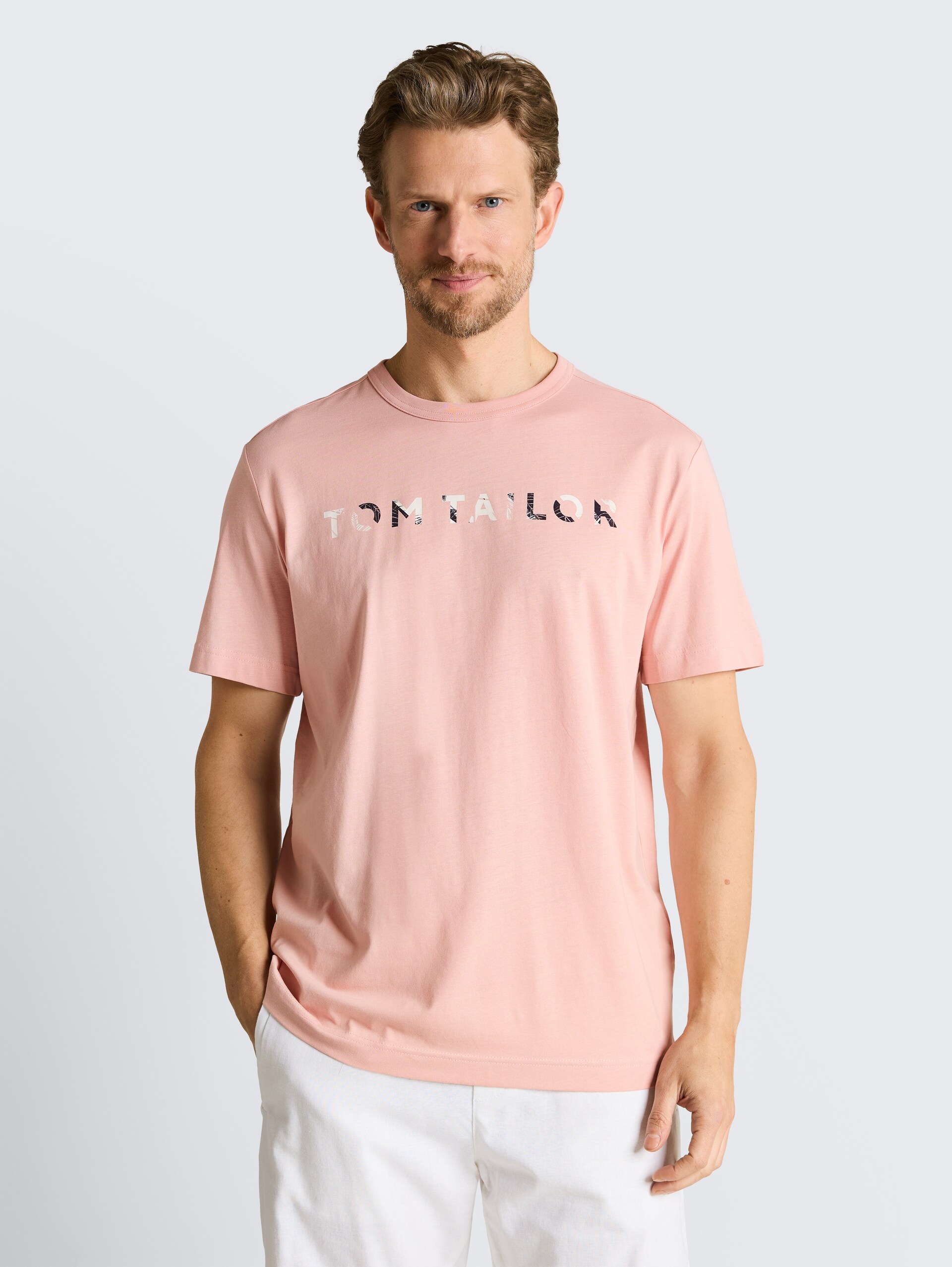 T-Shirt mit Print - Twinkle Pink - Ausschnitt Model-Vorderansicht