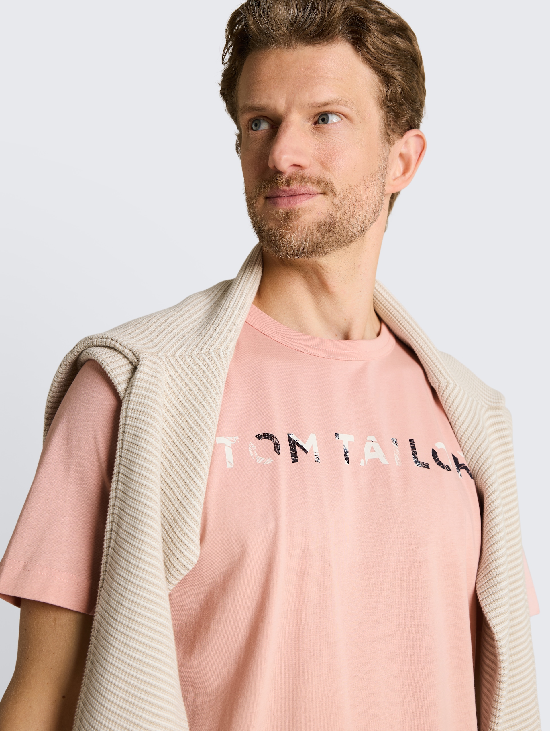 T-Shirt mit Print - Twinkle Pink - Detail-Model-Ansicht