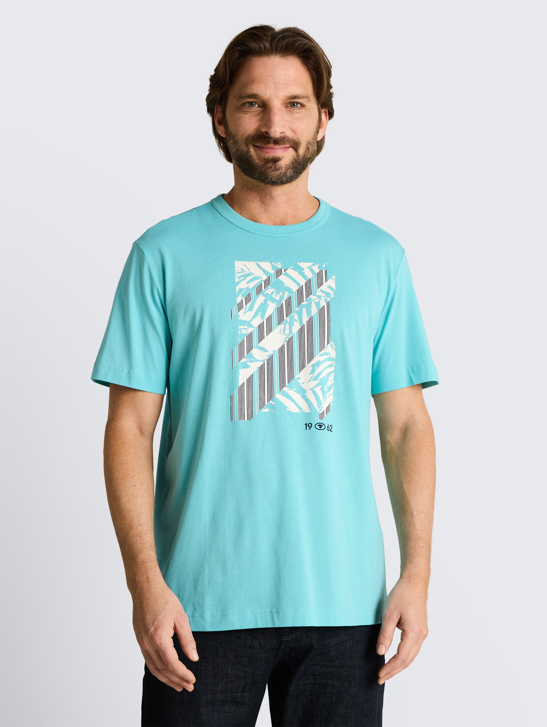 T-shirt with print - river teal - Neckline model front view