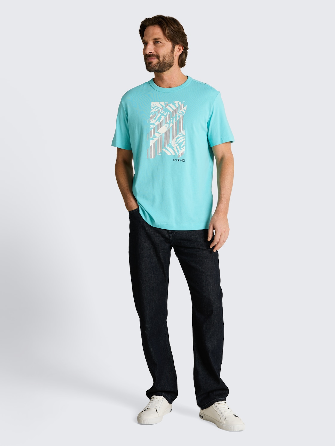 T-Shirt mit Print - river teal - Model-Vorderansicht