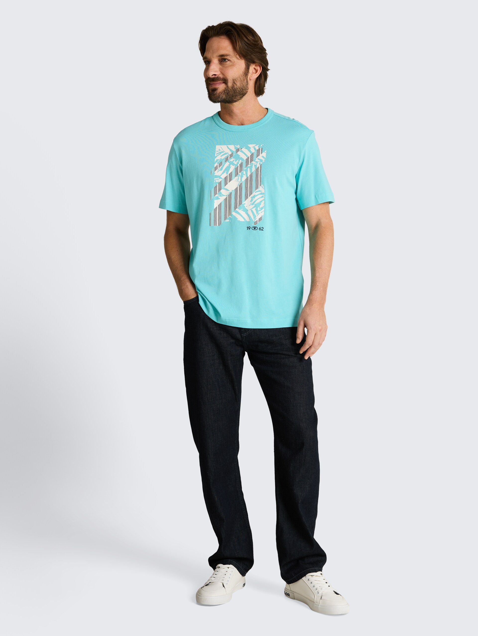 T-shirt with print - river teal - Model front view