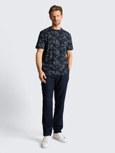 T-Shirt mit Palmenprint - navy green palm design - Model-Vorderansicht