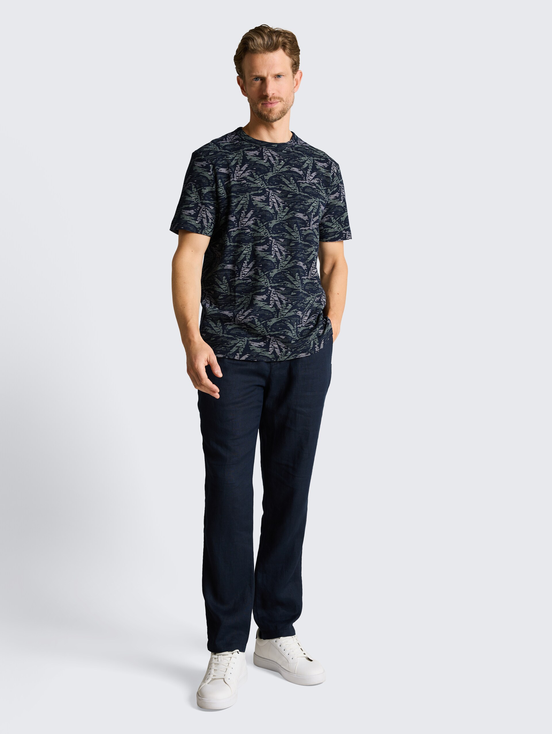 T-shirt met palmprint - navy green palm design - Model vooraanzicht