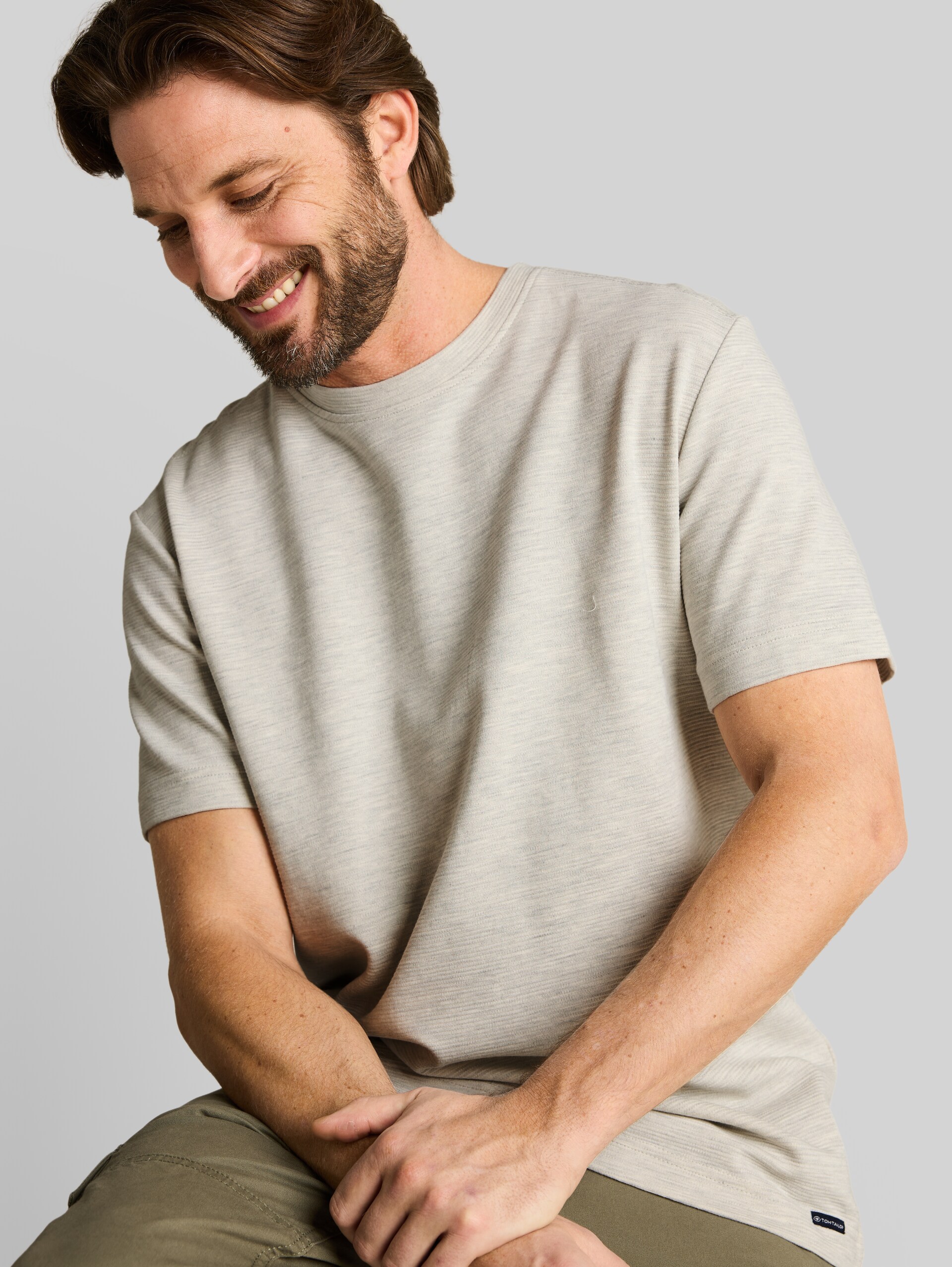 T-Shirt aus Baumwolle - gardenia white ottoman - Detail-Model-Ansicht