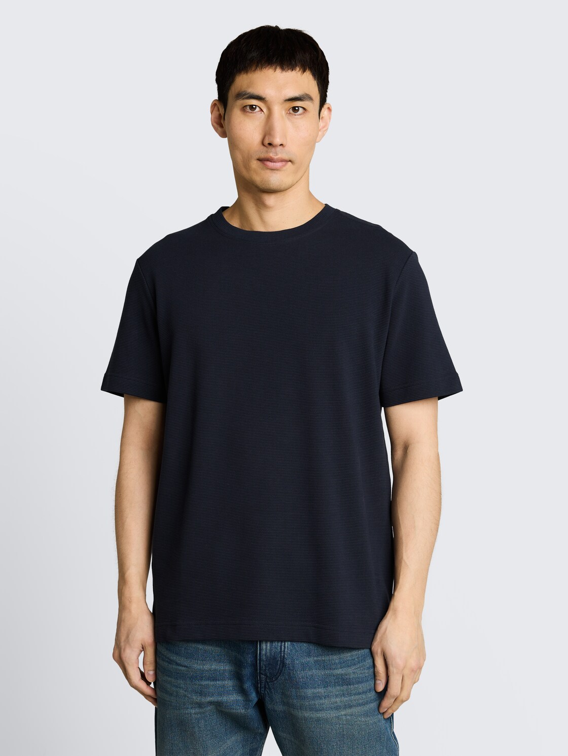 Cotton T-shirt - sky captain blue ottoman - Neckline model front view