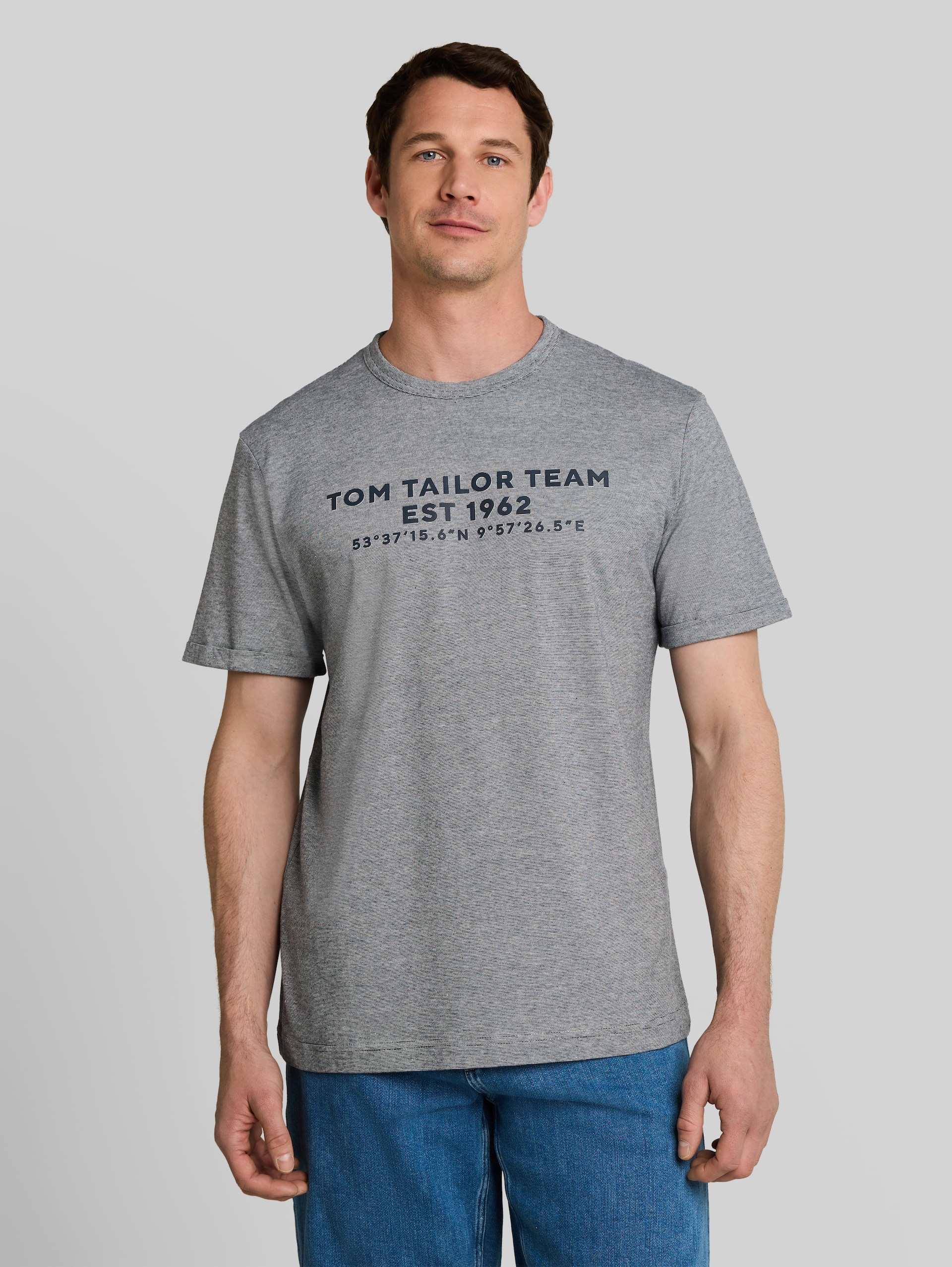 T-shirt with logo print - navy white stripes - Neckline model front view