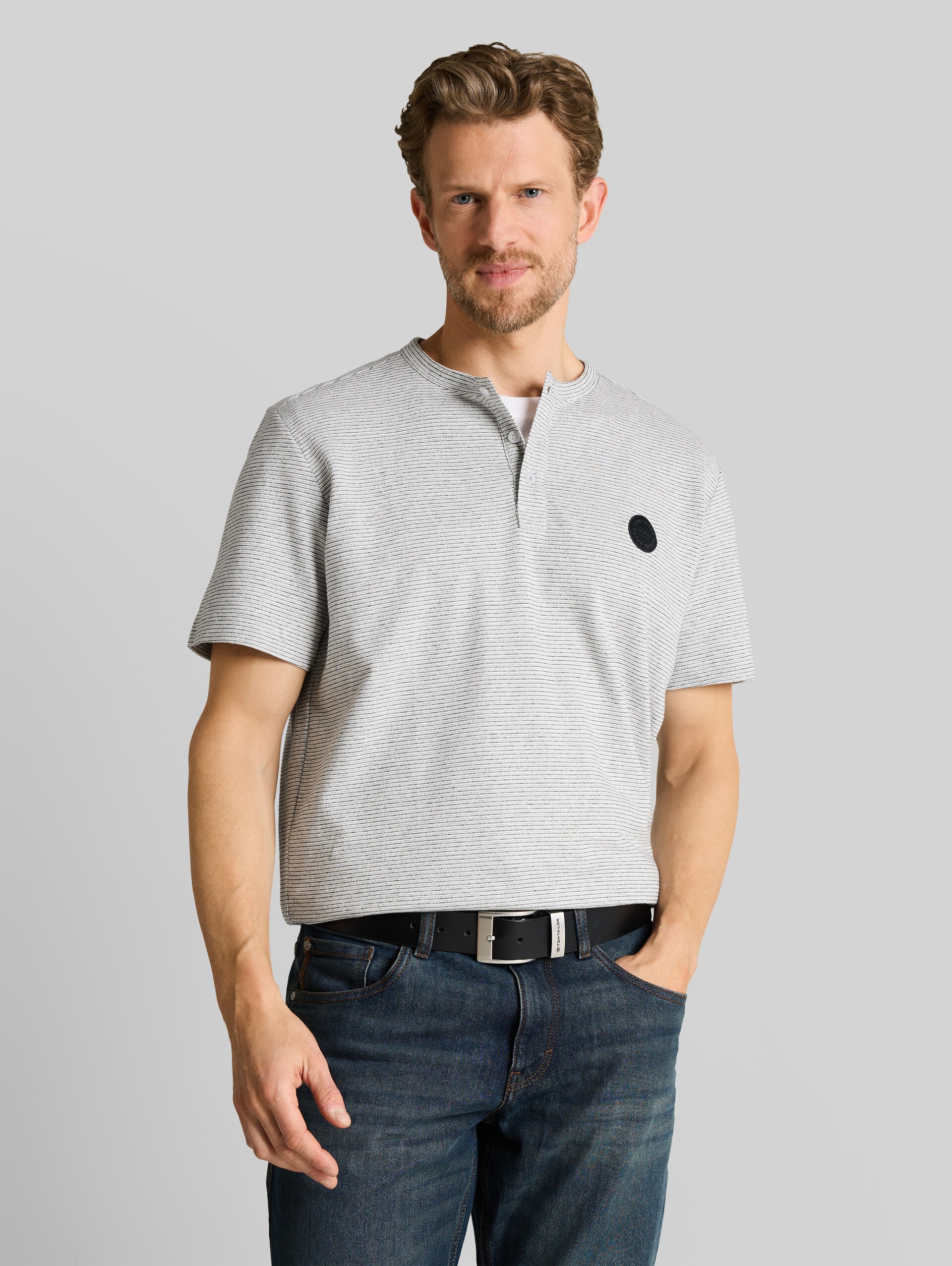 Henley T-shirt in melange look - white navy inject stripe - Neckline model front view