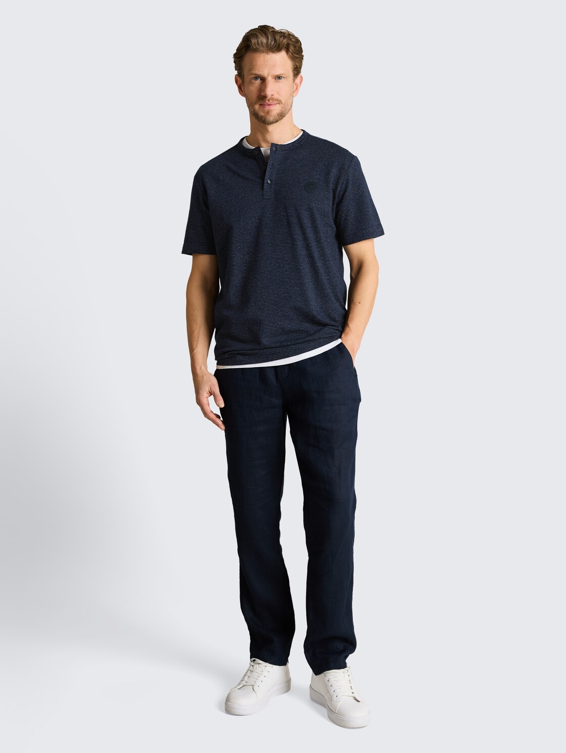 Henley T-Shirt in Melange-Optik - white navy inject stripe - Model-Vorderansicht