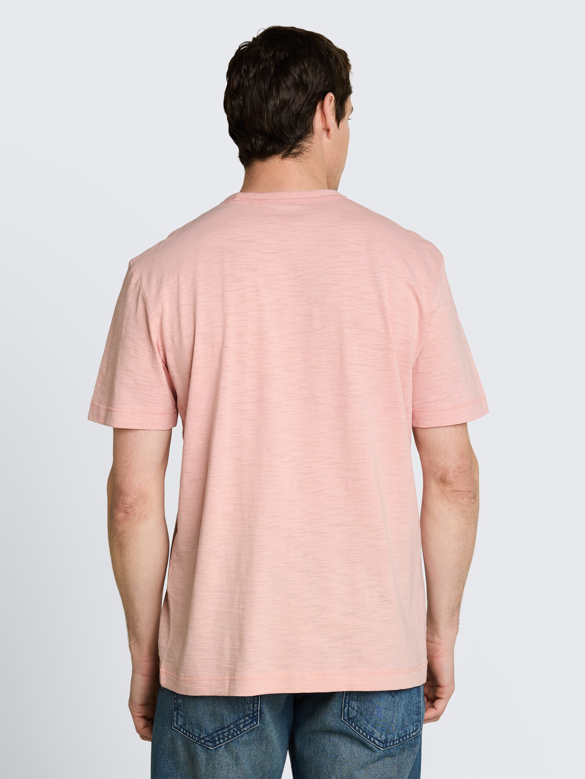 T-Shirt in Melange-Optik - Twinkle Pink - Auschnitt Model-Rückansicht