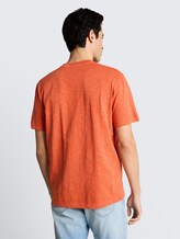 Tee shirt aspect mélangé avec imprimé - Chili Orange - Découpe Vue arrière du modèle
