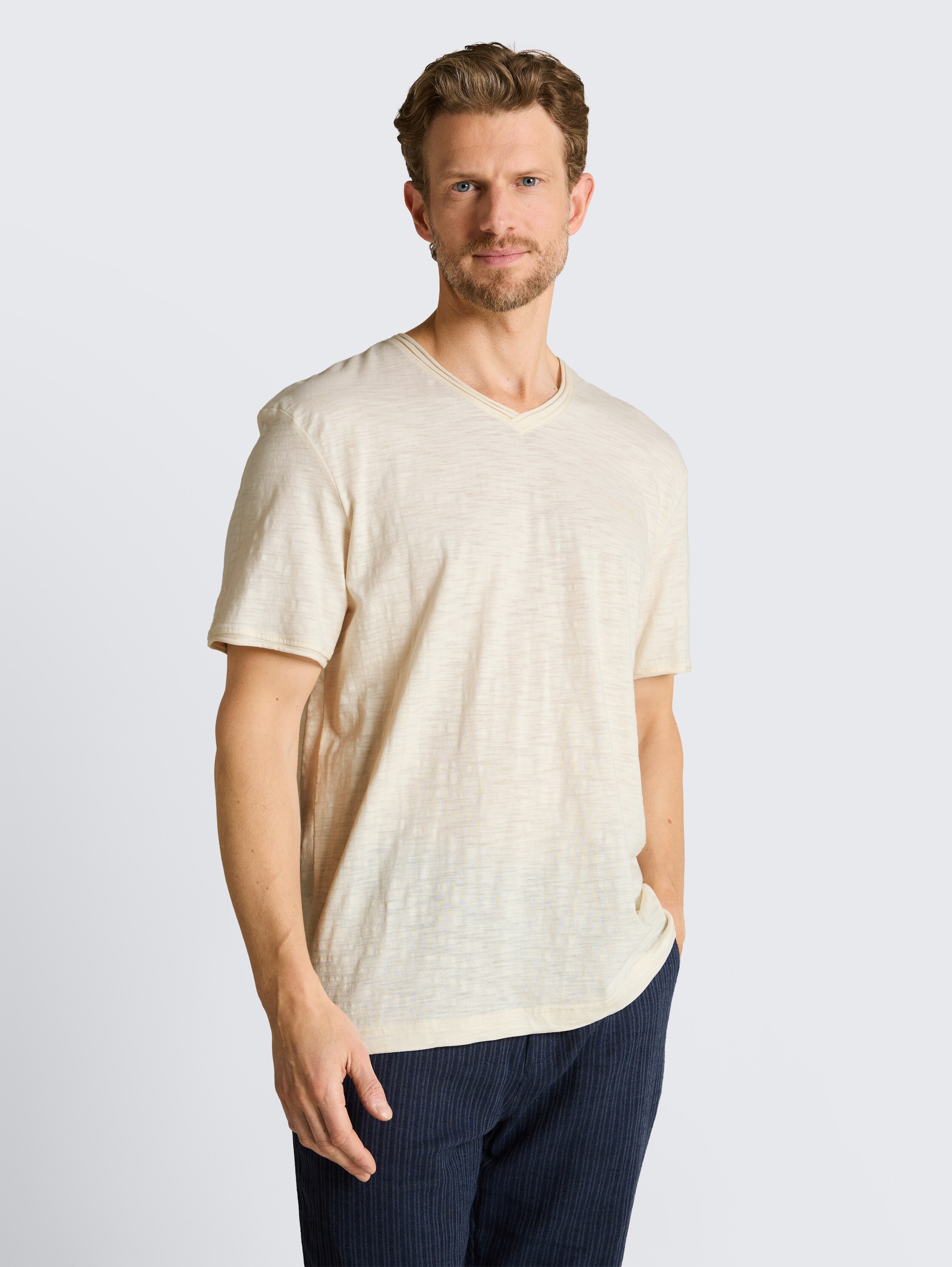 T-shirt met V-hals - gardenia_white - 