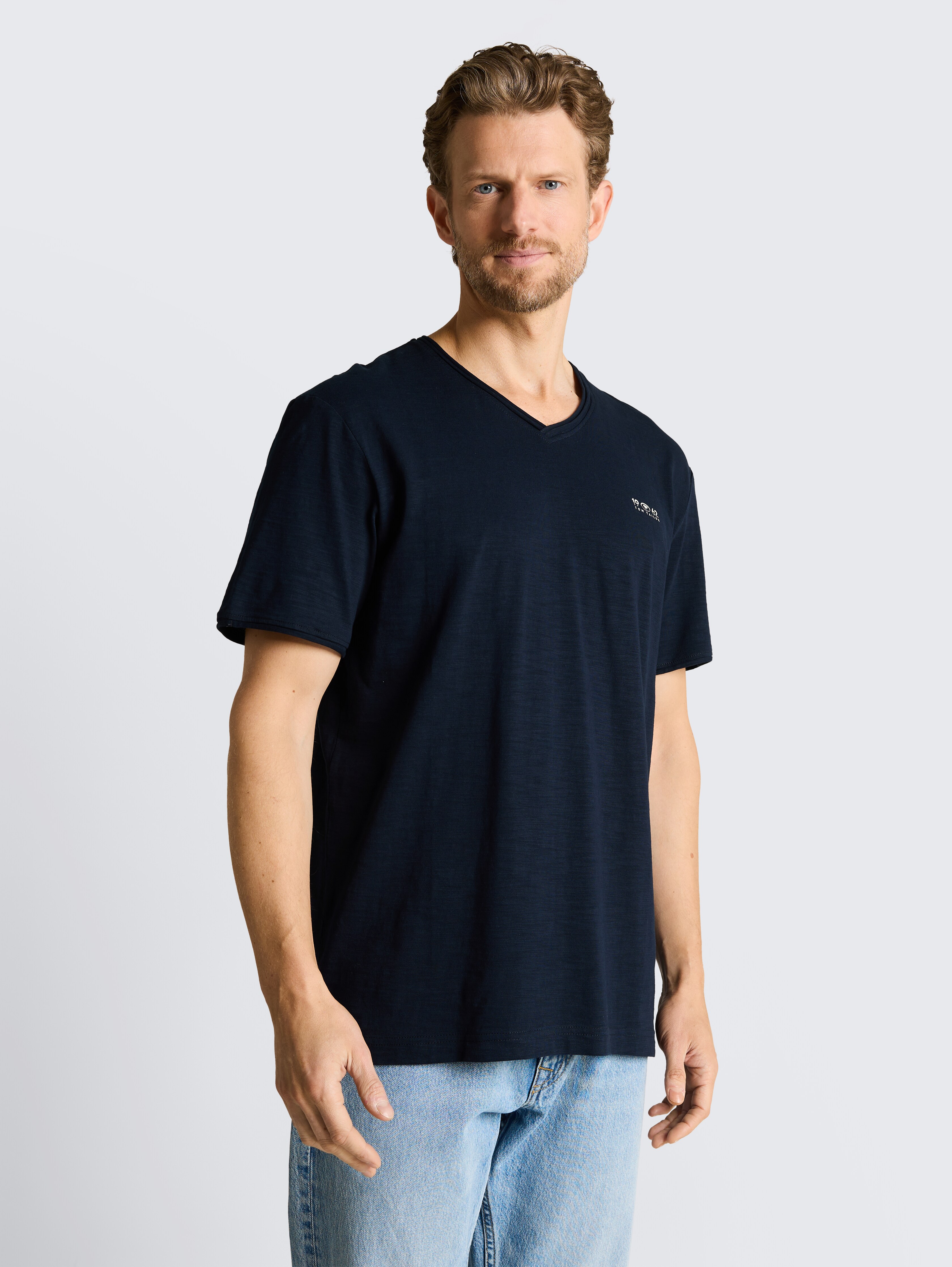 T-Shirt mit V-Ausschnitt von Men, sky captain blue