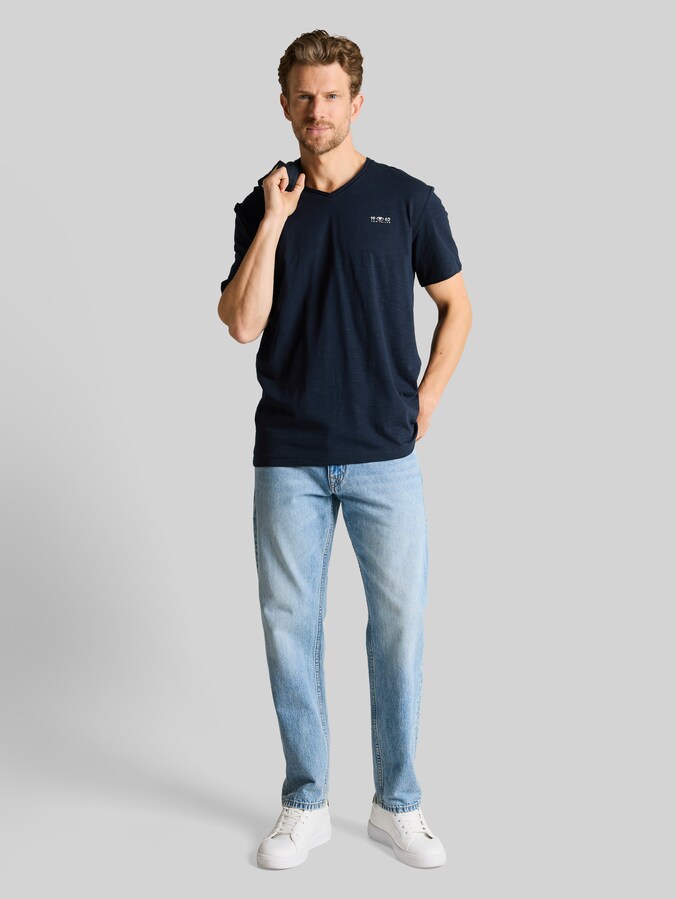 T-Shirt mit V-Ausschnitt von Men, sky captain blue