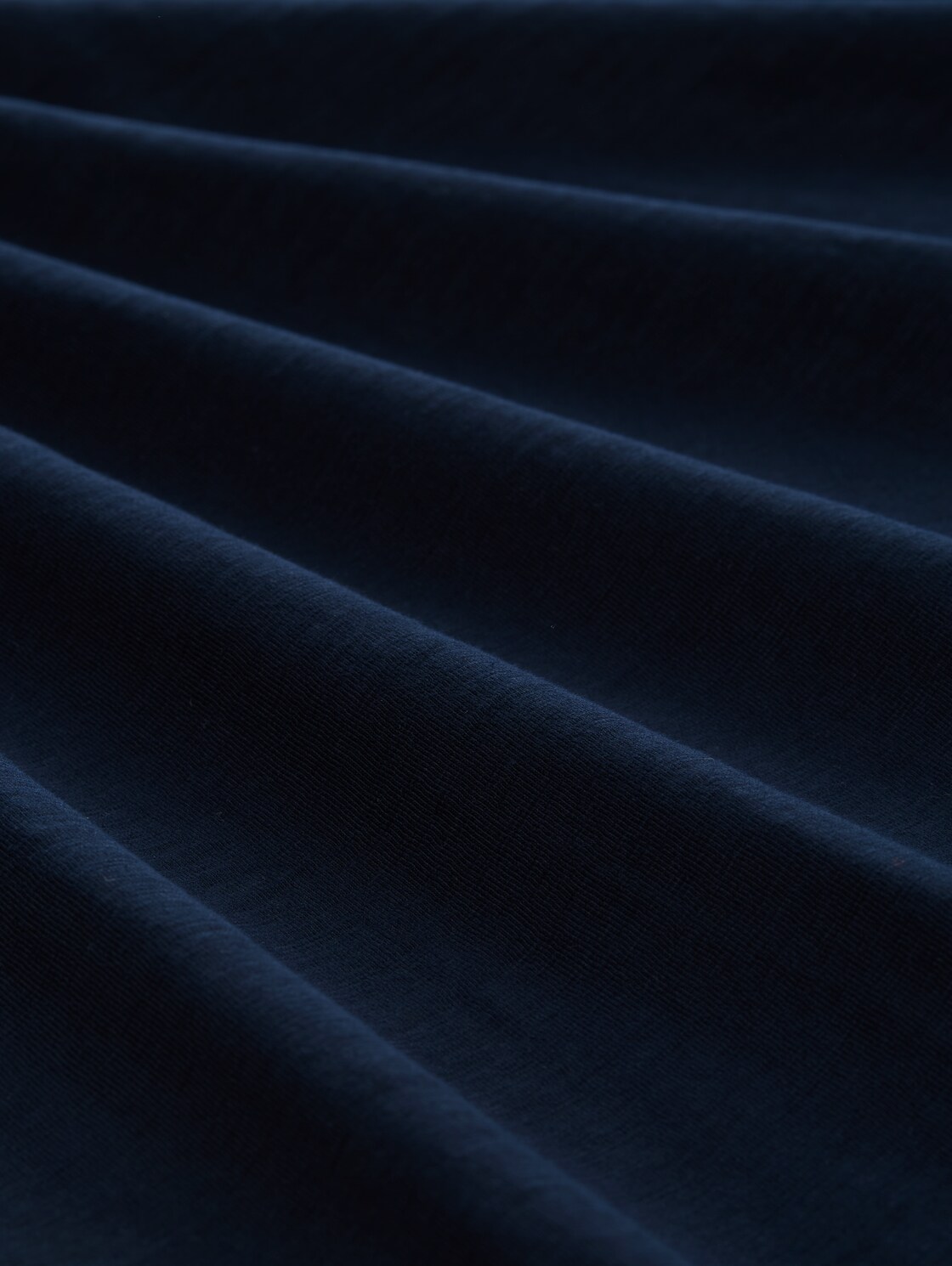 T-Shirt mit V-Ausschnitt - sky captain blue - Material-Ansicht