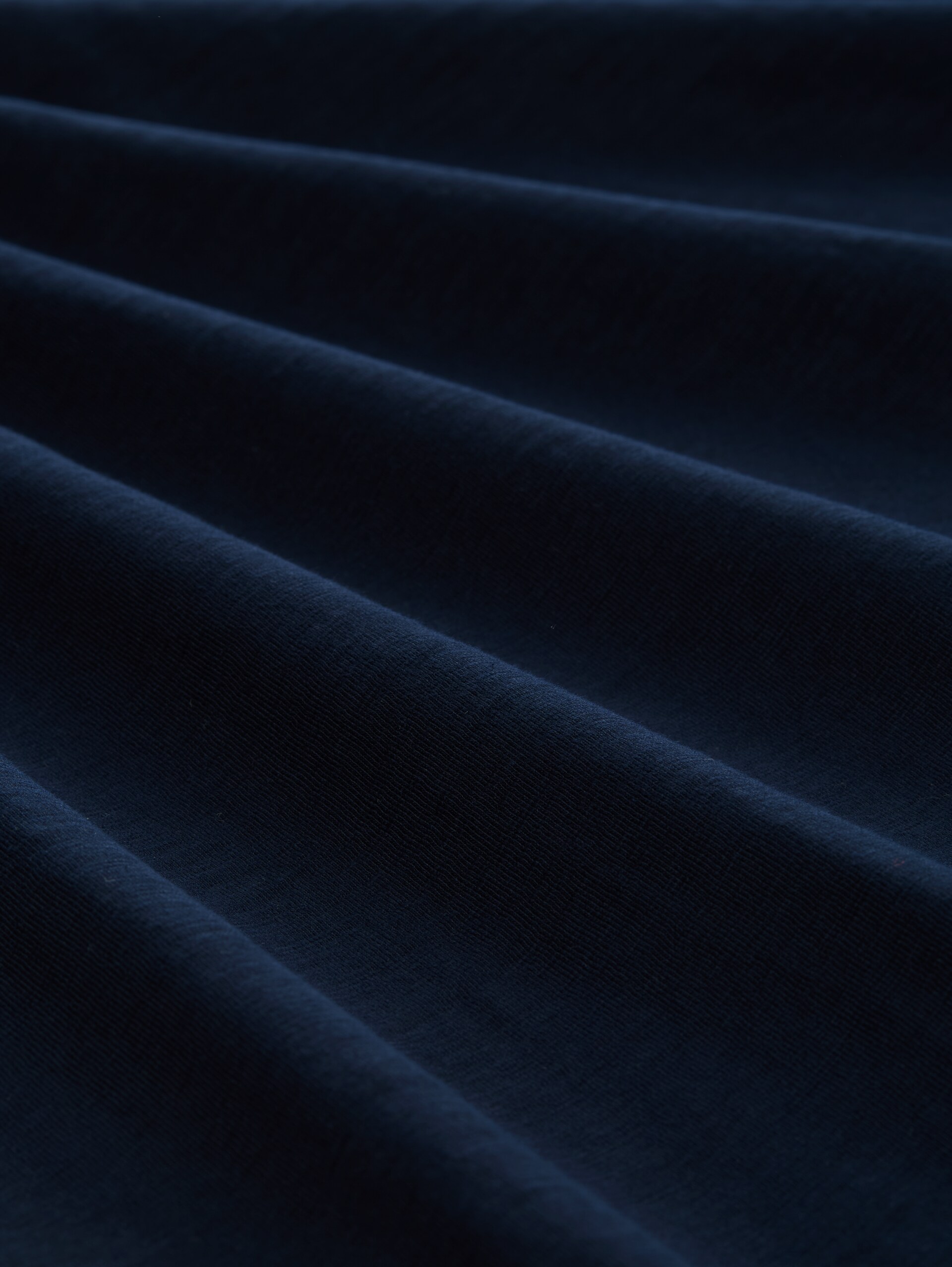 T-shirt met V-hals - sky captain blue - Materiaalweergave