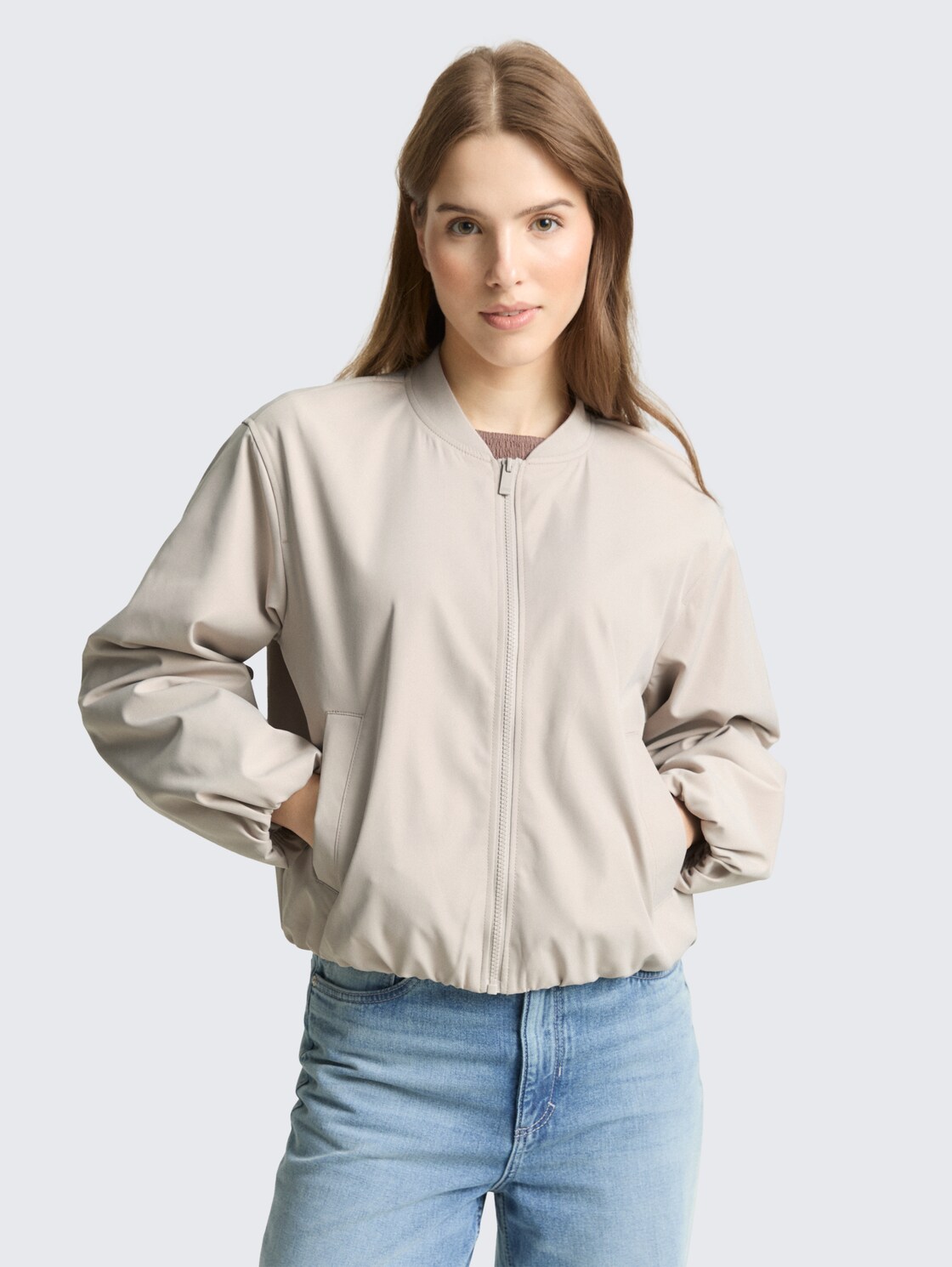 Bomberjacke aus wasserabweisendem Material - cloud grey - Model-Vorderansicht