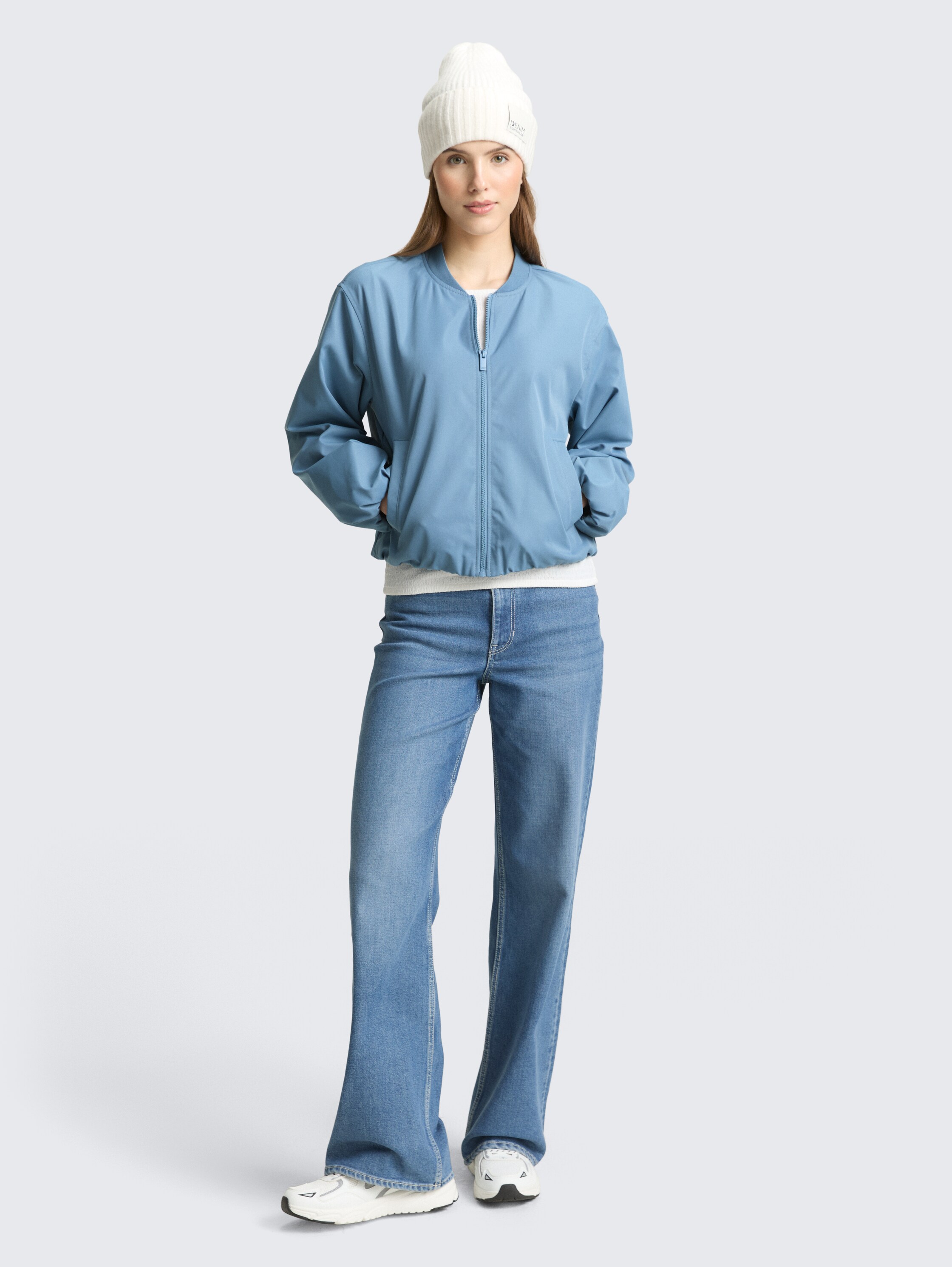 Bomberjacke aus wasserabweisendem Material - spring lake blue - seitliche Model-Ansicht