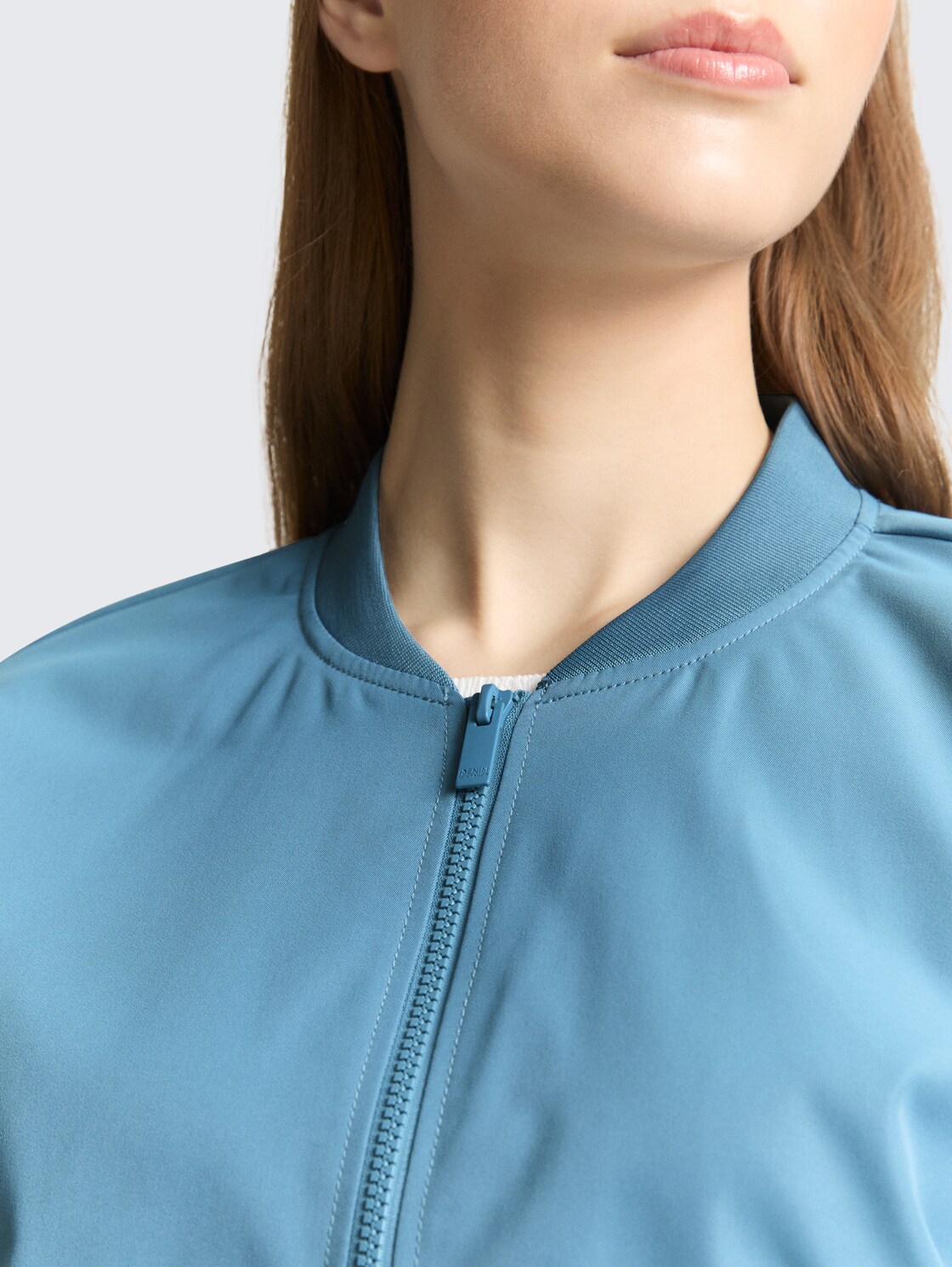 Bomberjacke aus wasserabweisendem Material - spring lake blue - Detail-Model-Ansicht