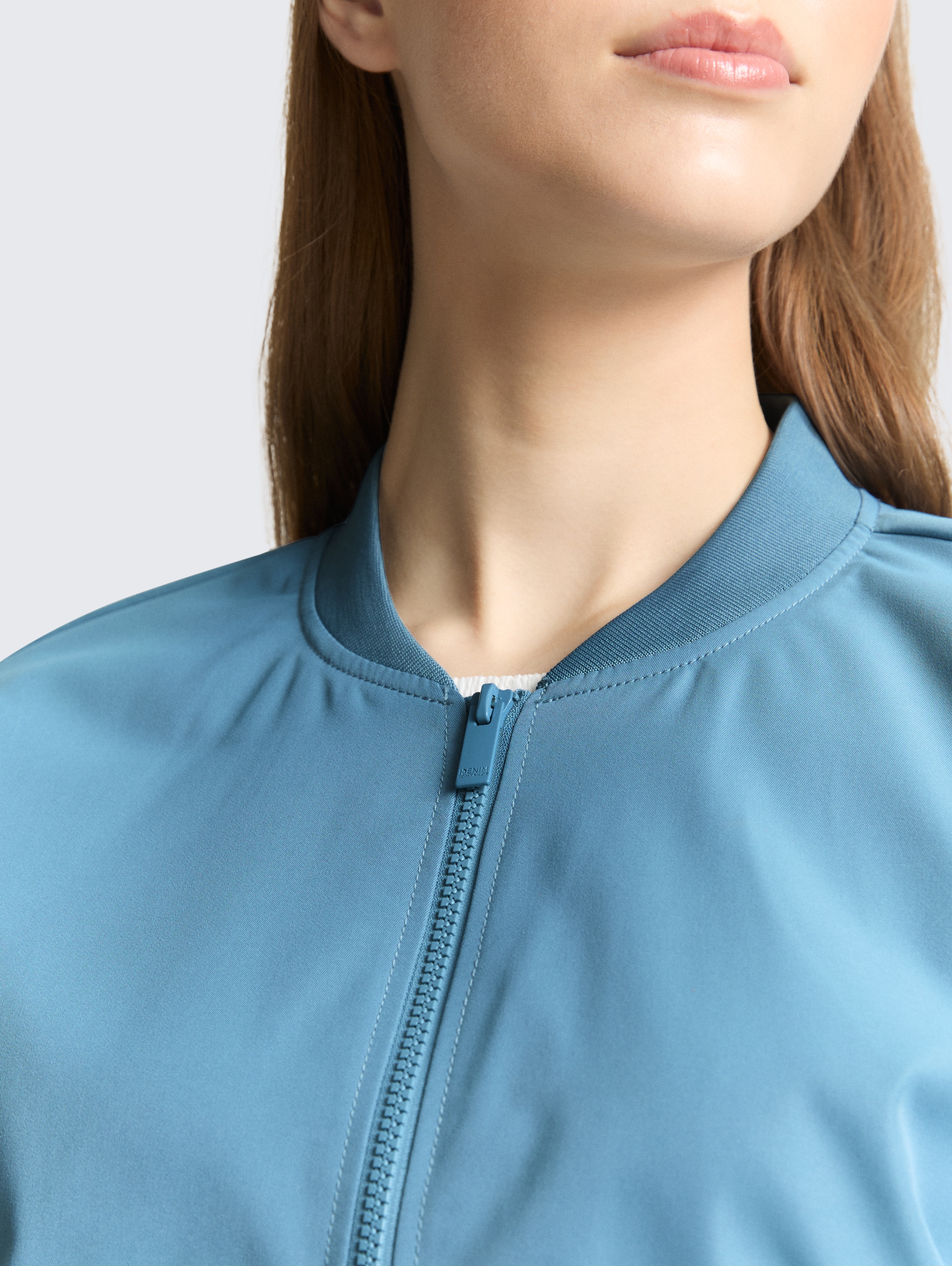 Bomberjacke aus wasserabweisendem Material - spring lake blue - Detail-Model-Ansicht