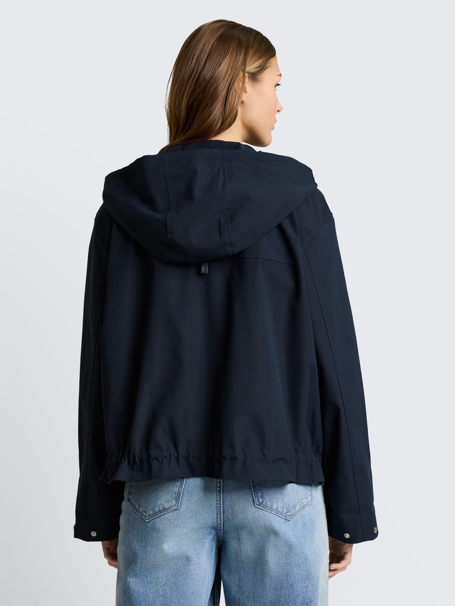 Ultralight Short Parka aus wasserabweisendem Material - sky captain blue - Model-Rückansicht