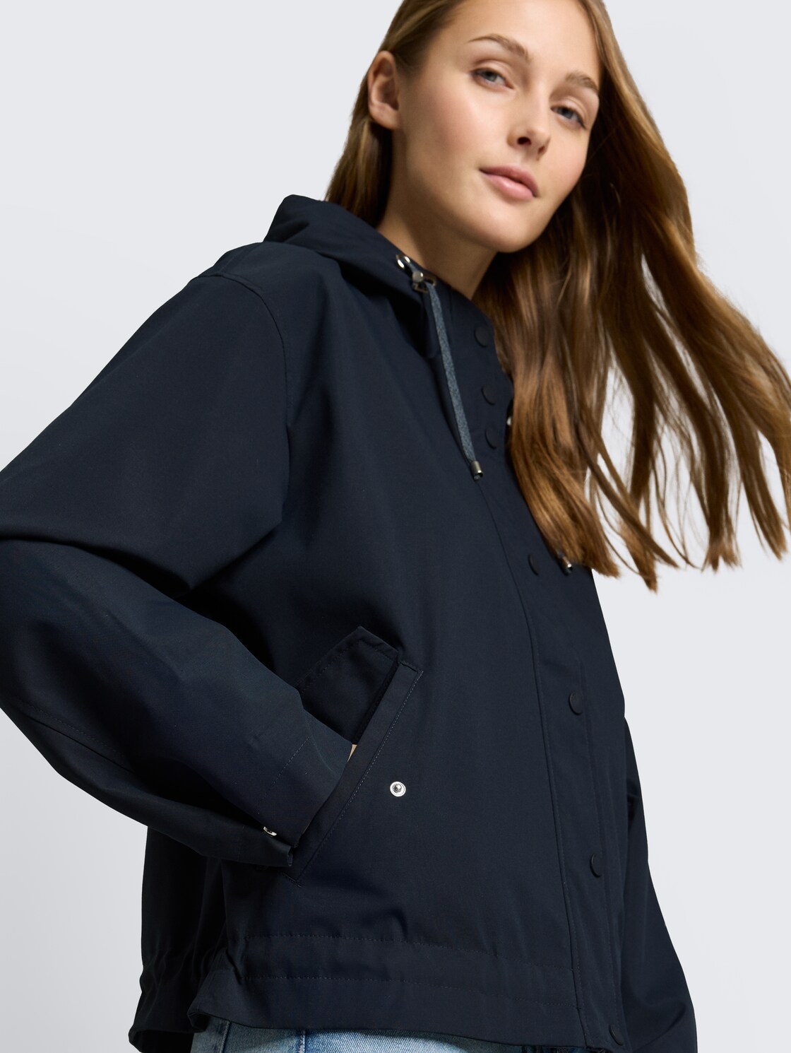 Ultralight Short Parka aus wasserabweisendem Material - sky captain blue - Detail-Model-Ansicht