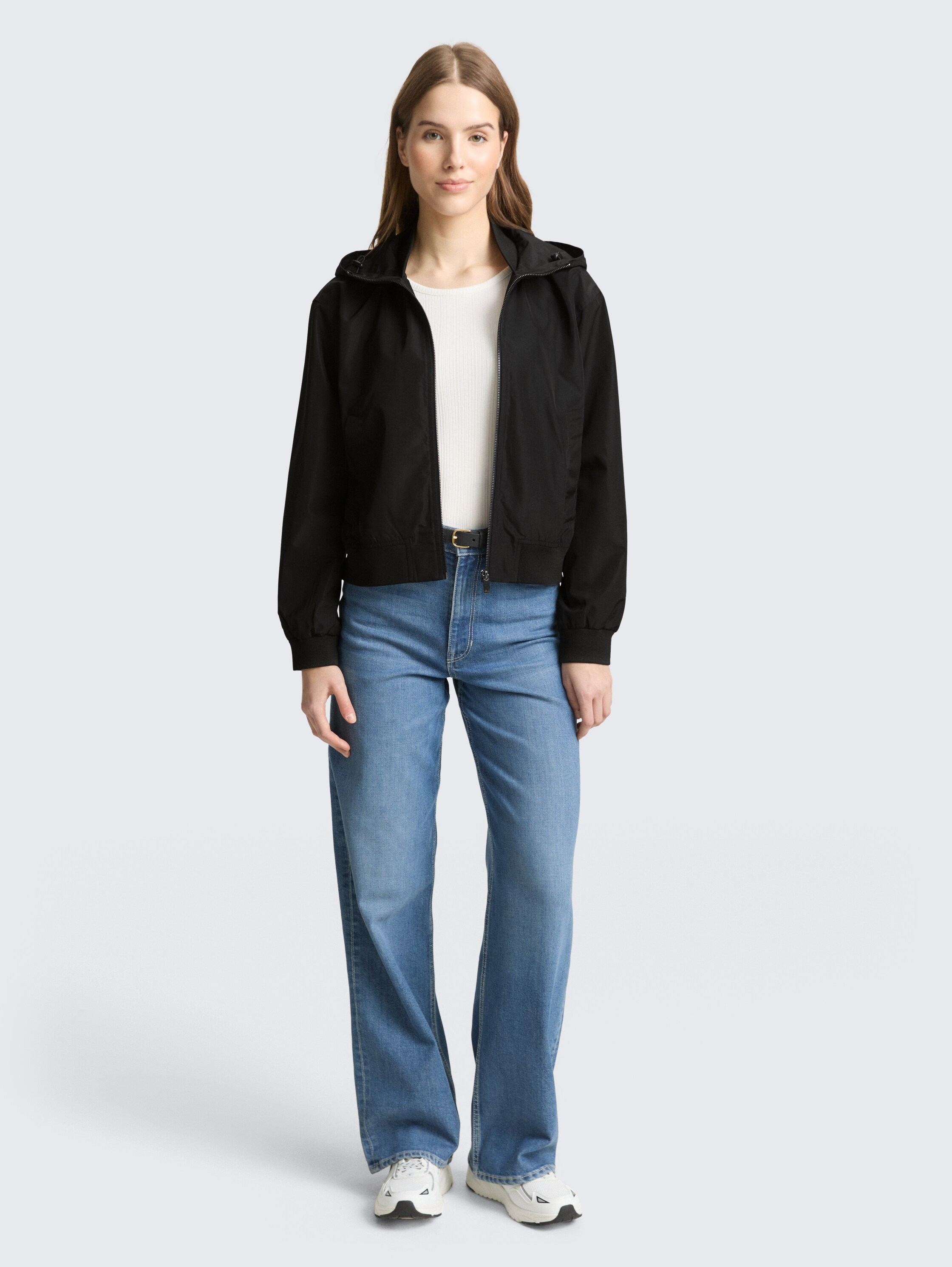 Blouson Jacke aus wasserabweisendem Material - deep black - seitliche Model-Ansicht