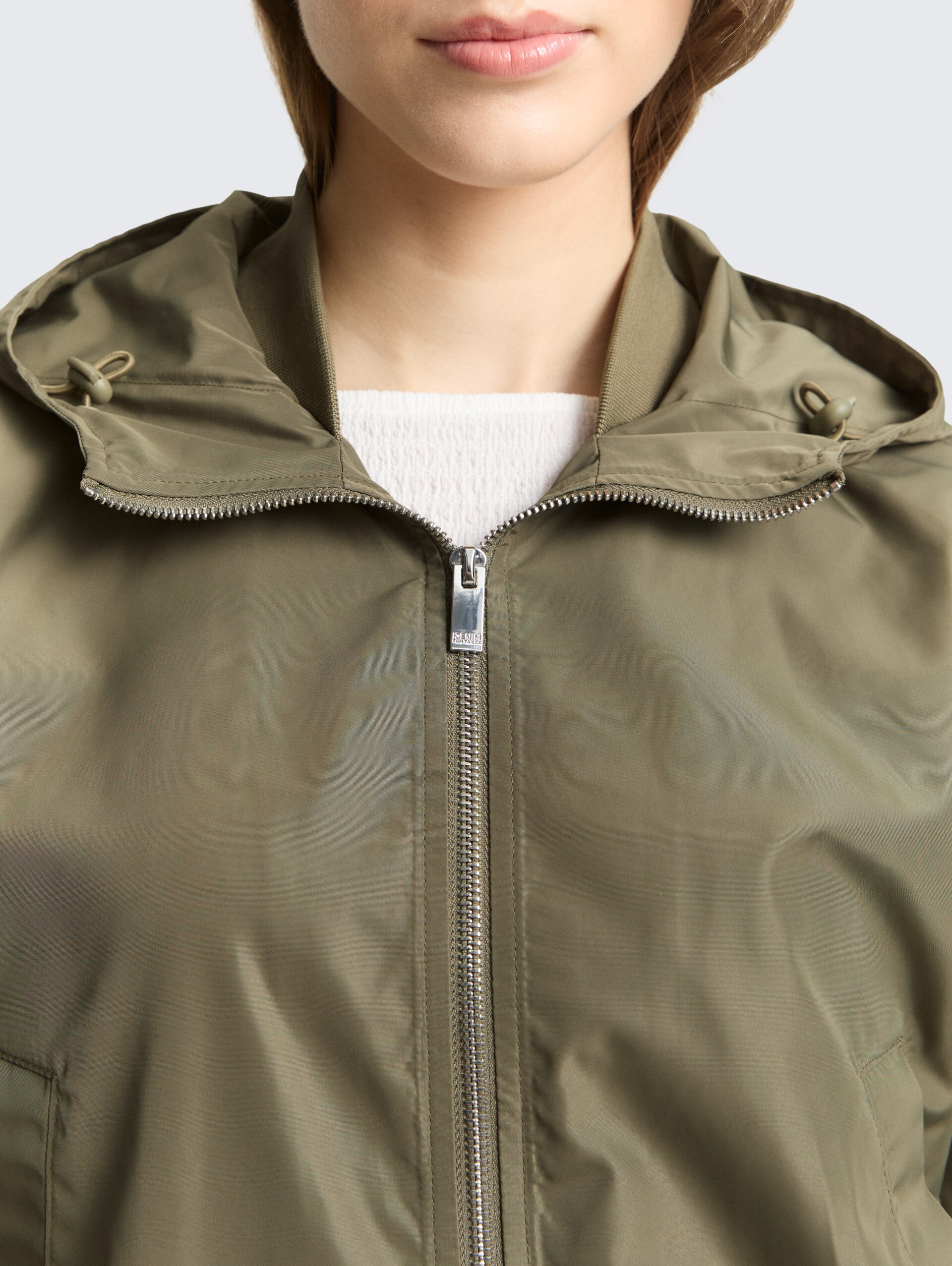 Blouson Jacke aus wasserabweisendem Material - light dusty olive green - Detail-Model-Ansicht