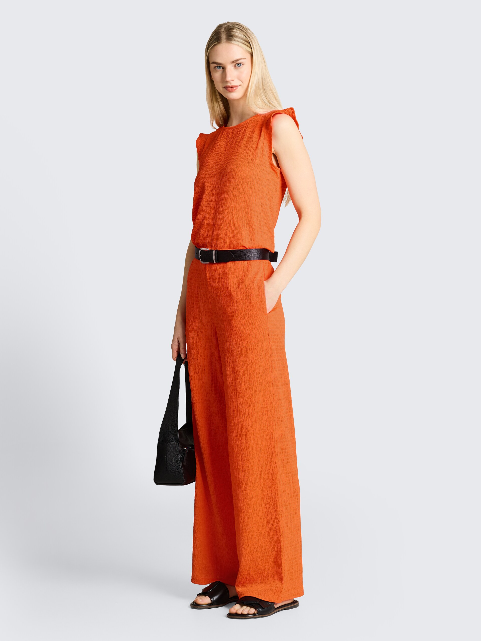 Crinkle Wide Leg Hose - Fiery Orange - Model-Vorderansicht