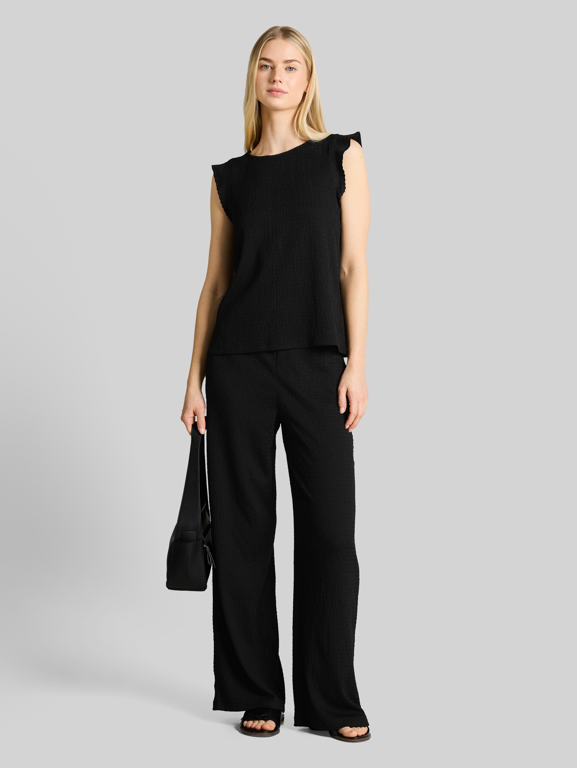 Pantalon large froissé - deep black - Vue de face du modèle