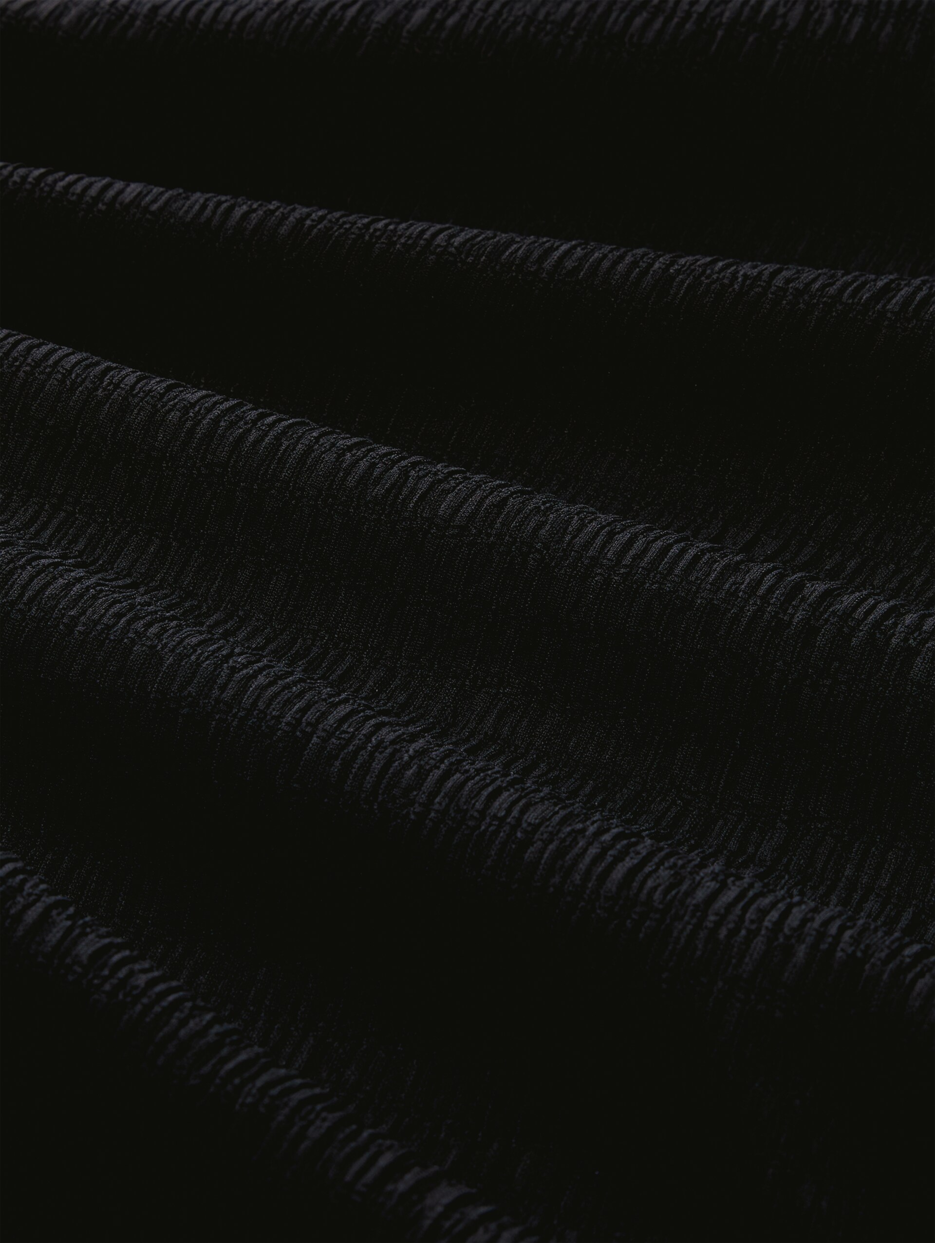 Pantalon large froissé - deep black - Vue de la matière