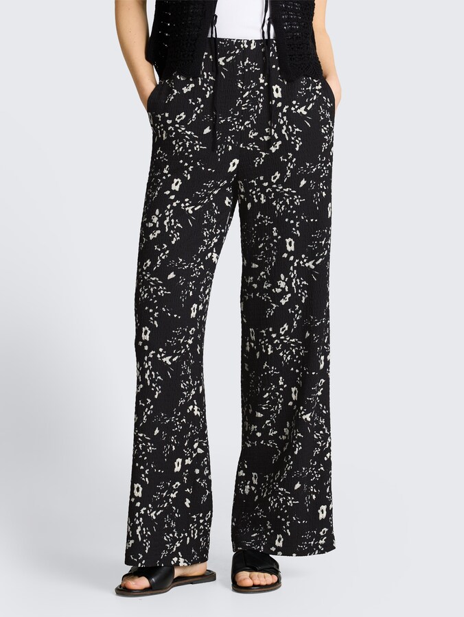 Crinkle broek met wijde pijpen door Denim Female, black white flower print