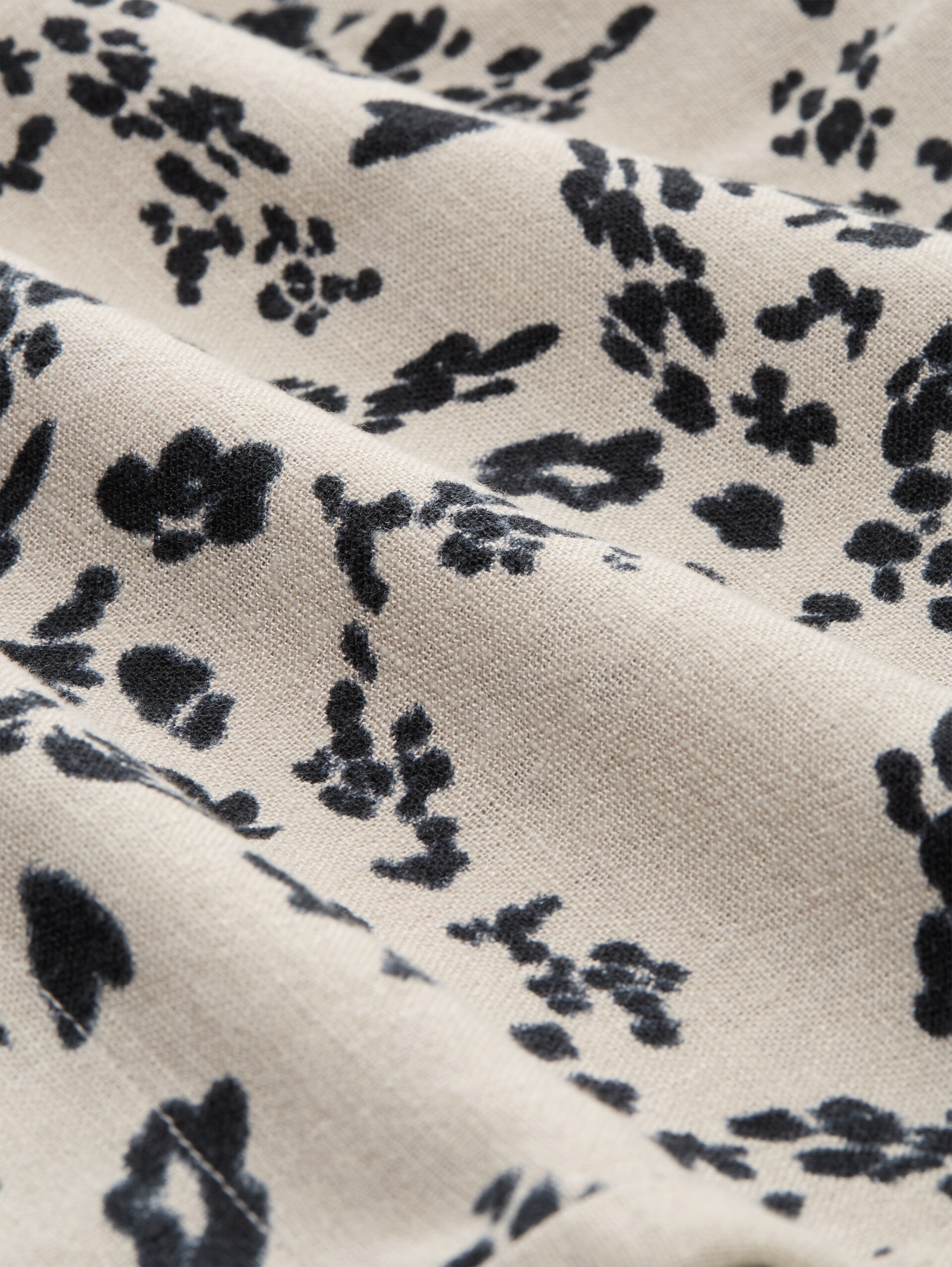 Loose-fit shorts with linen blend - beige black flower print - Material view