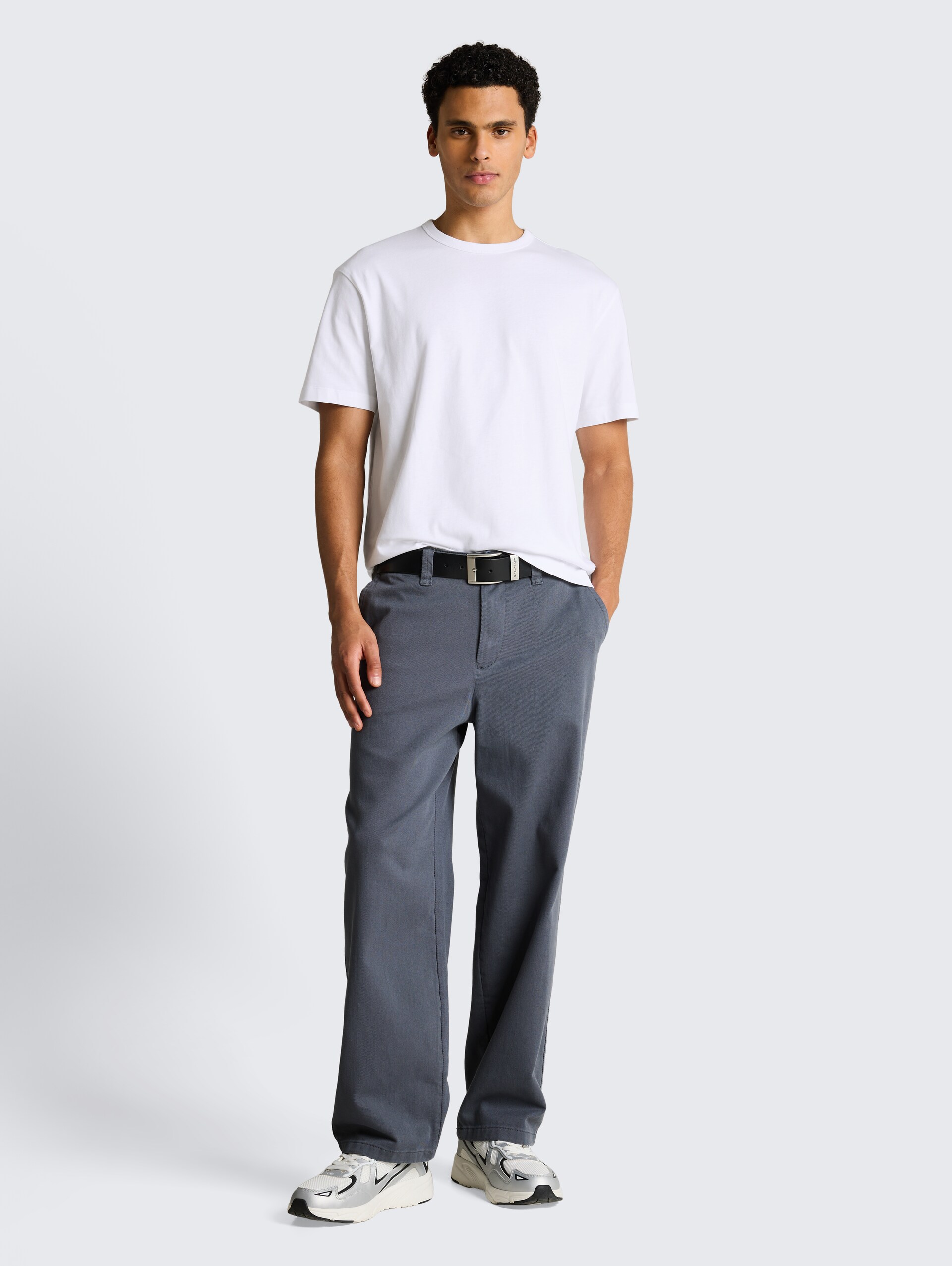 Relaxed fit T-shirt van katoen - White - Model vooraanzicht