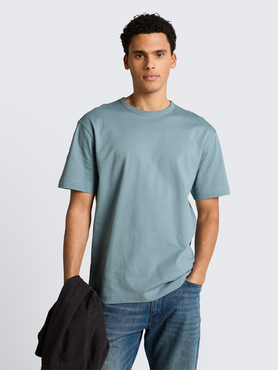 Relaxed Fit T-Shirt aus Baumwolle - citadel blue - Ausschnitt Model-Vorderansicht