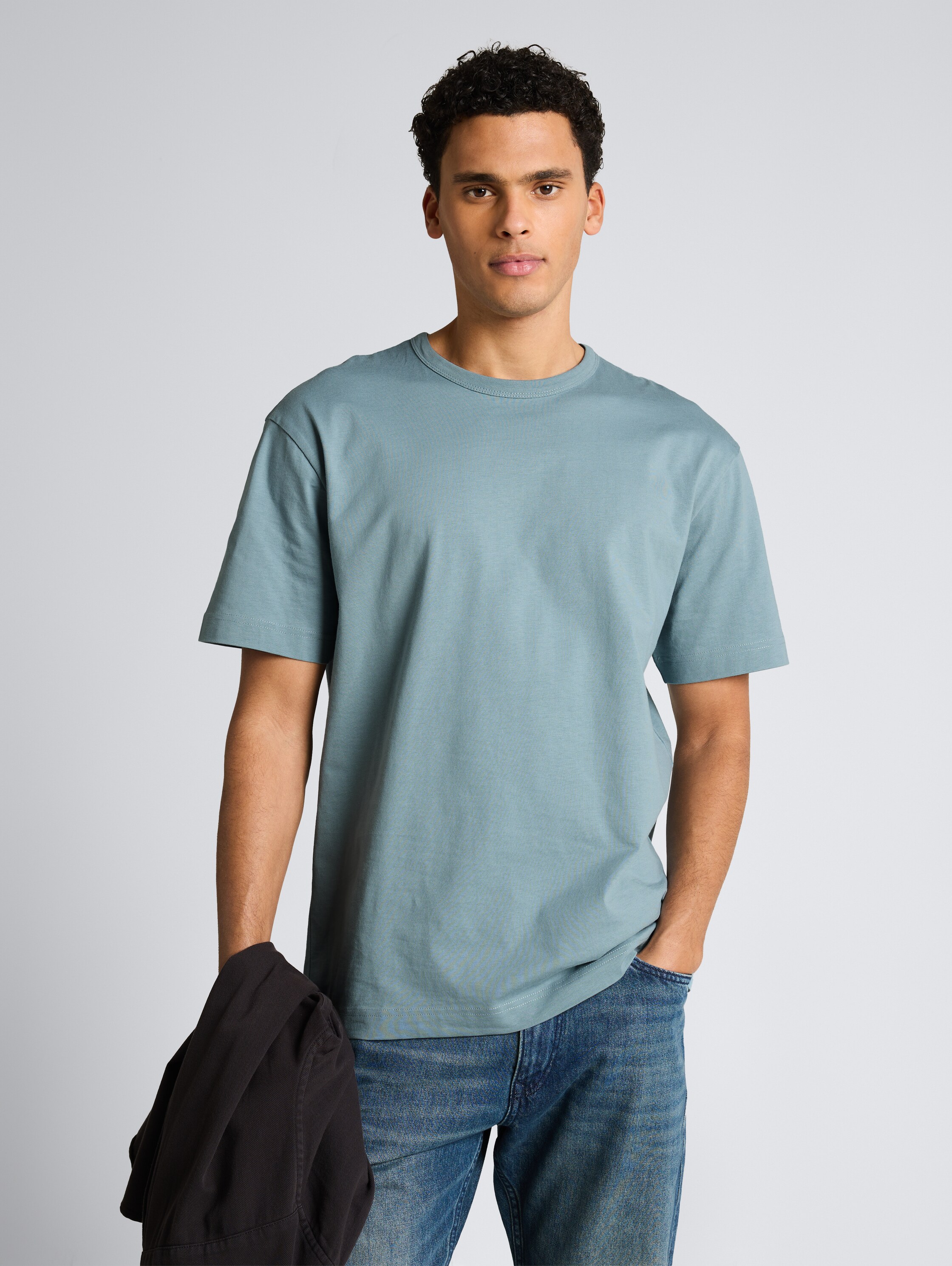 Relaxed Fit T-Shirt aus Baumwolle - citadel blue - Ausschnitt Model-Vorderansicht