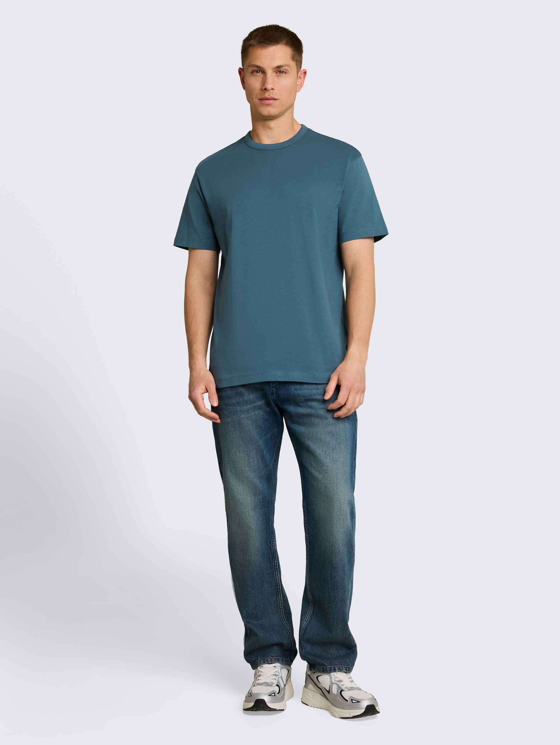Relaxed fit T-shirt van katoen - tide petrol - Model vooraanzicht