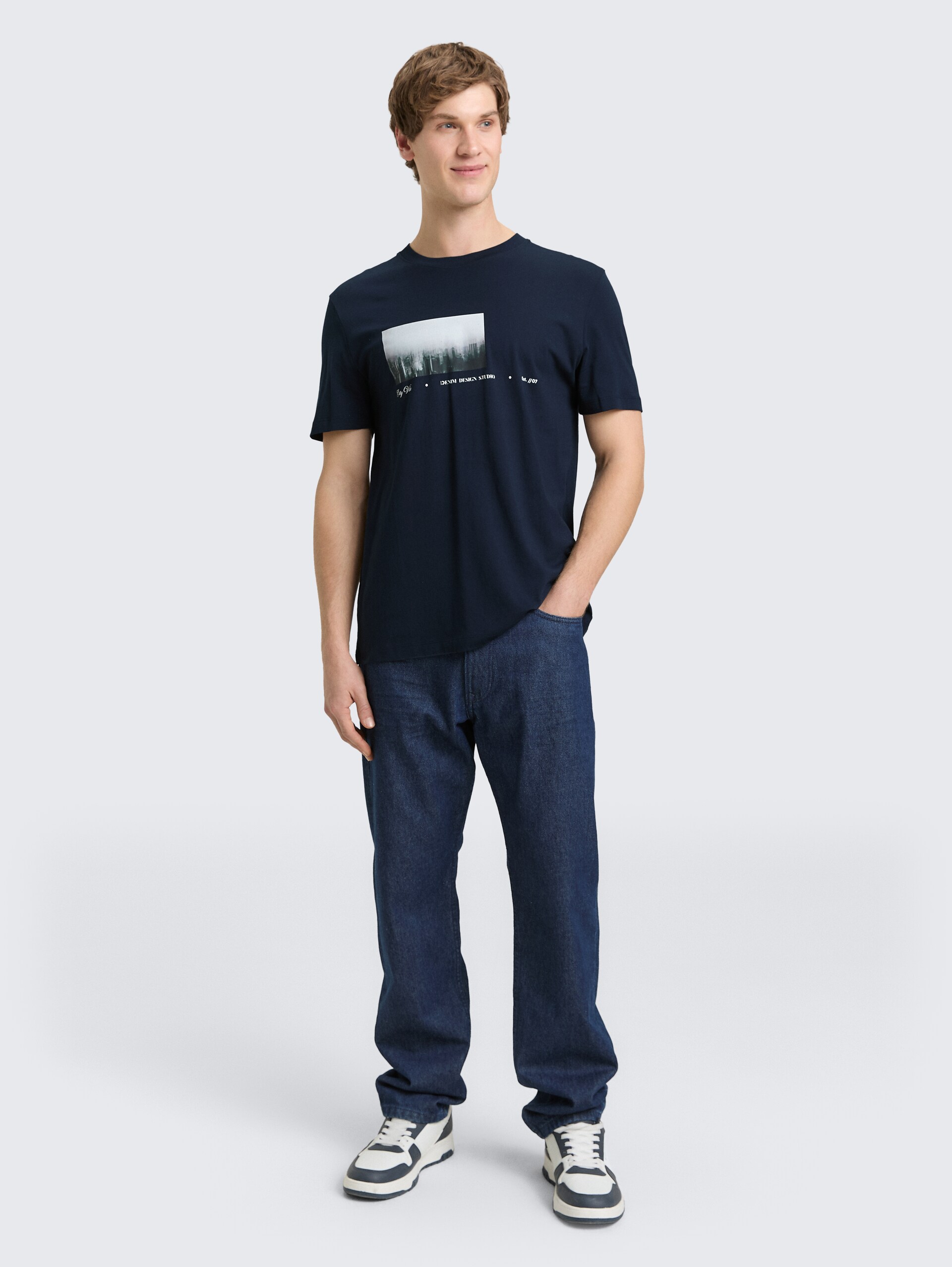 T-Shirt mit Fotoprint - sky captain blue - Model-Vorderansicht